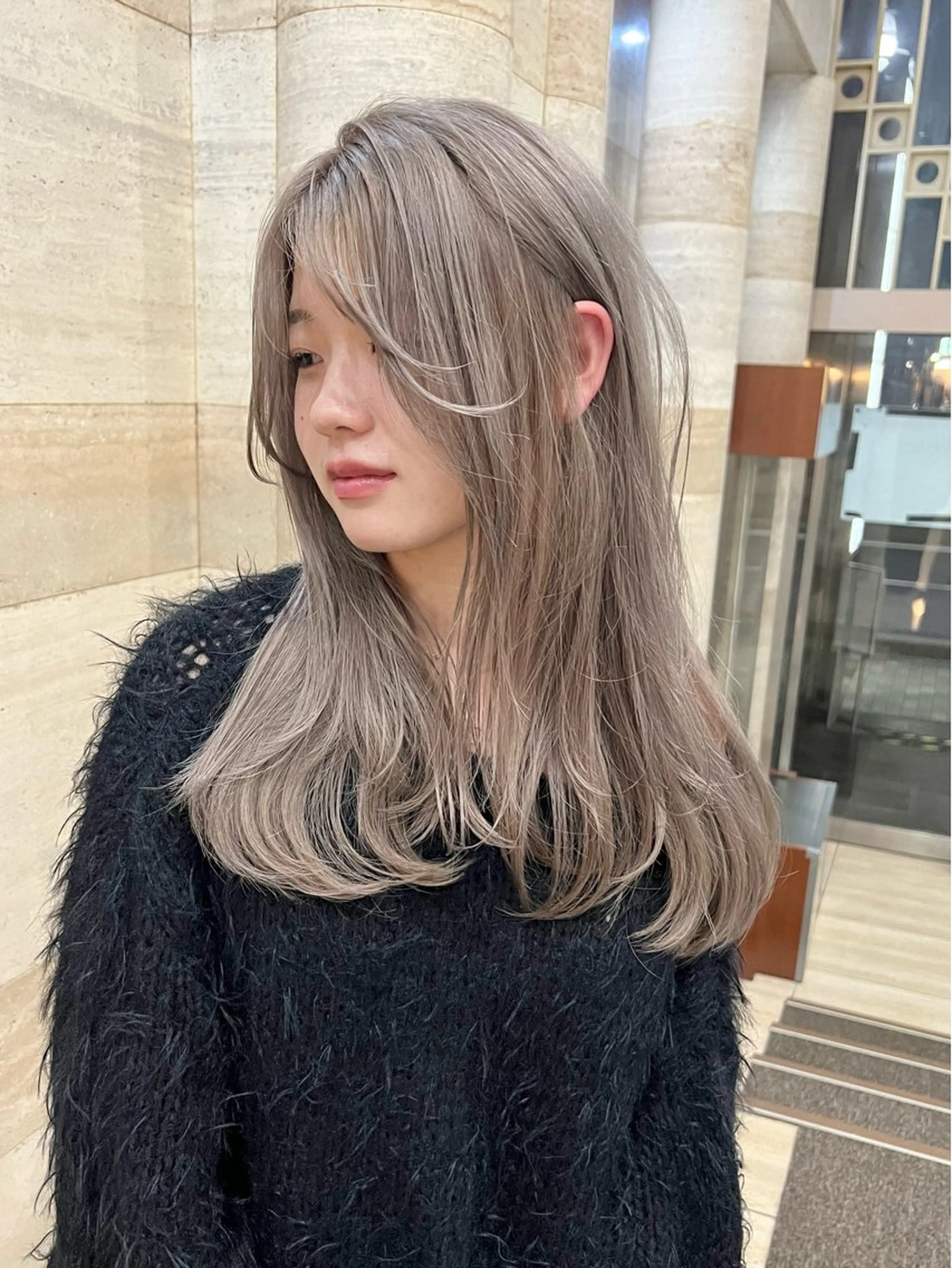 ロング カラー バレイヤージュ ベージュカラー ブリーチ ケアブリーチ ダブルカラー Via officialのヘアスタイル