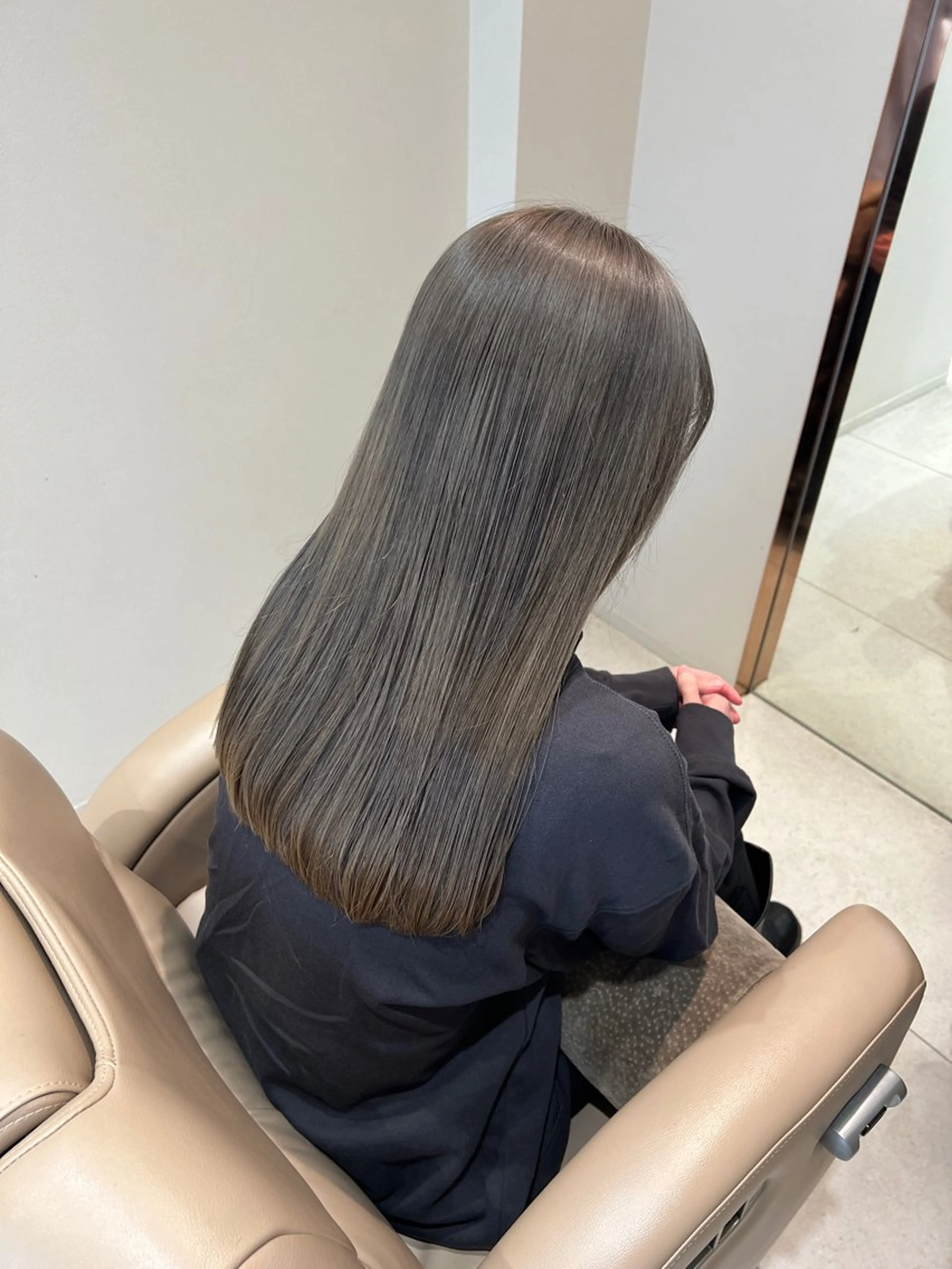 ロング カラー ノイシキ サキのヘアスタイル