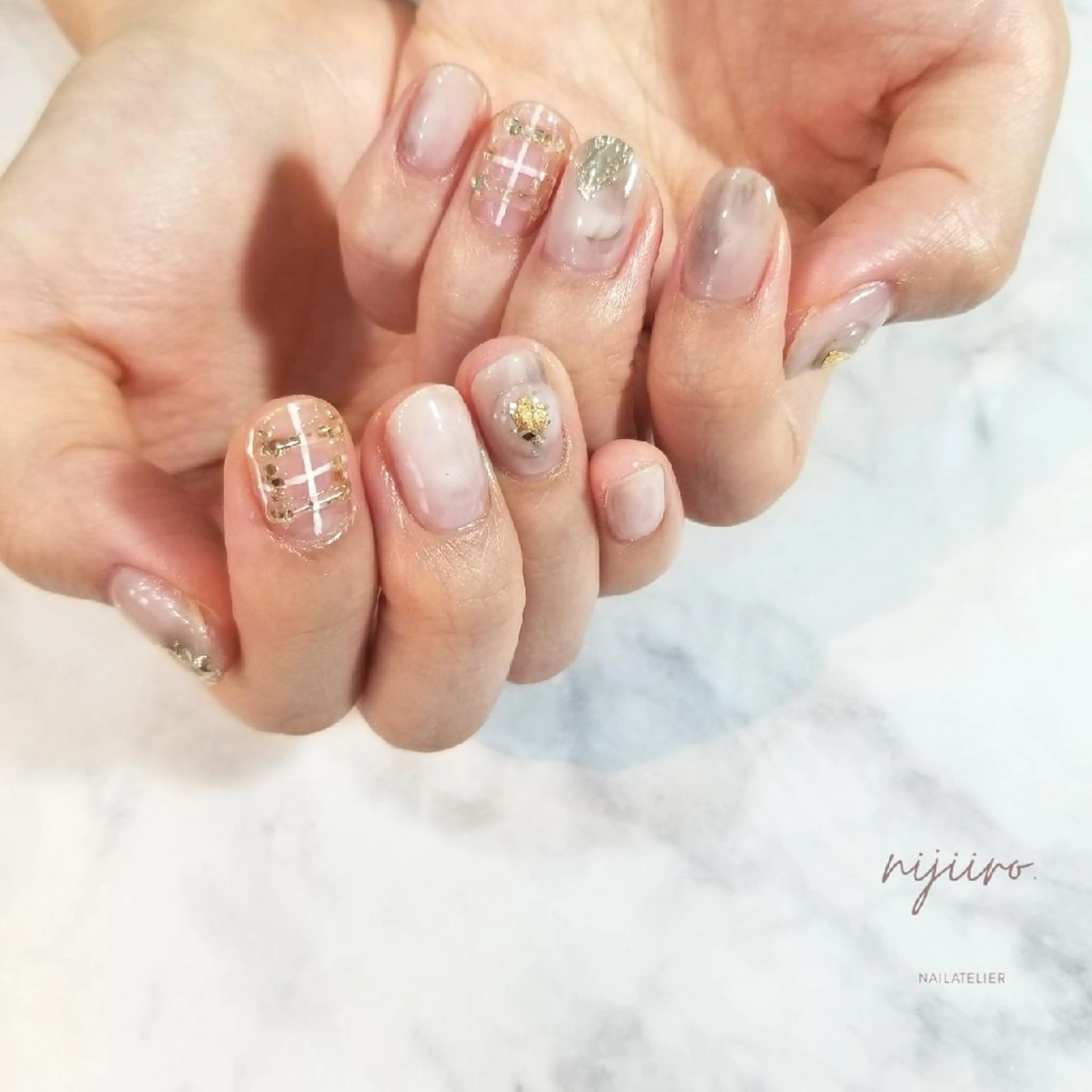 ネイル ニュアンスネイル ぷっくりネイル ハンドネイル nailatelier nijiiro.所属・nijiiro🌈 サトウのネイルデザイン