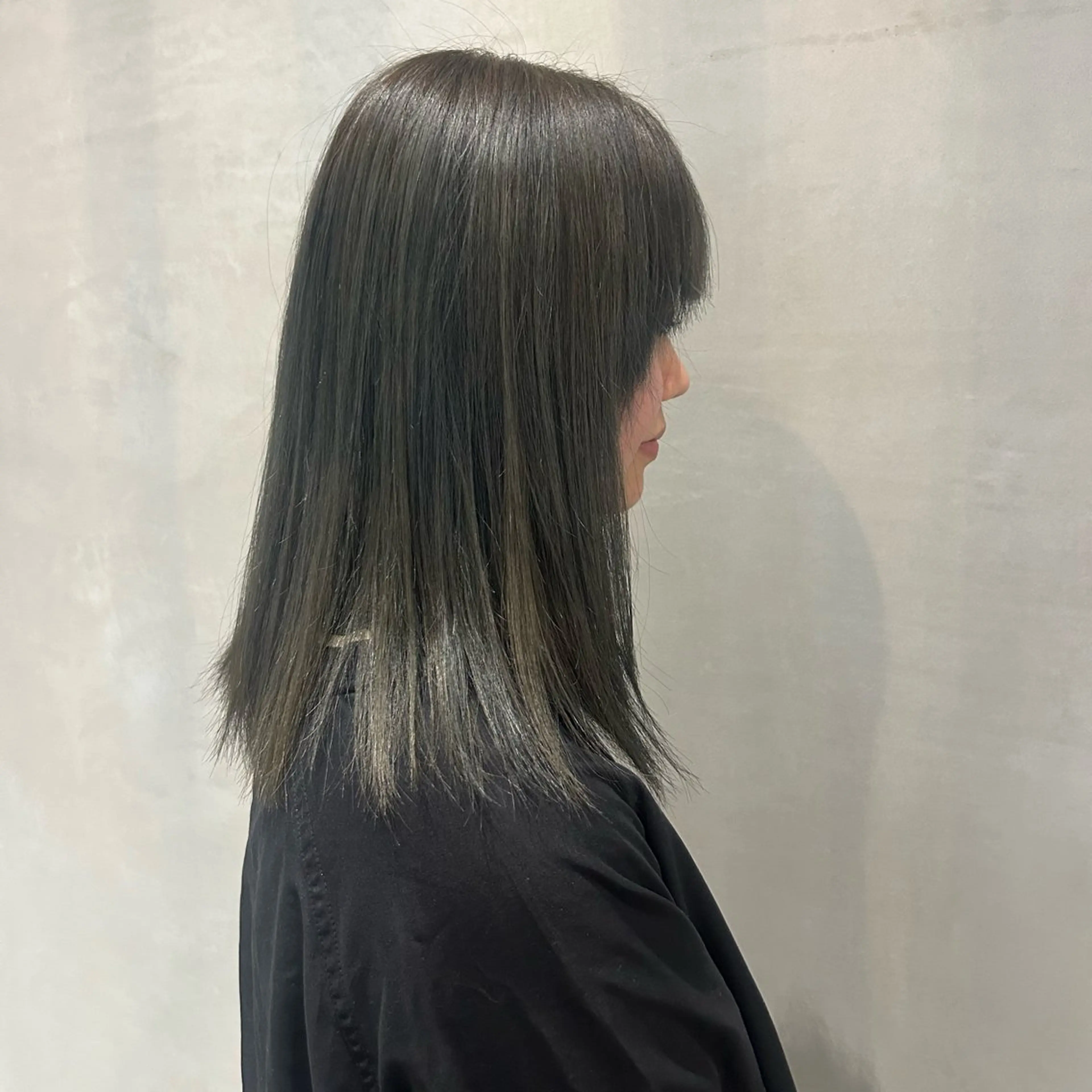 ミディアム カラー ヘアカラー トリートメント Something MOMOKAのヘアスタイル