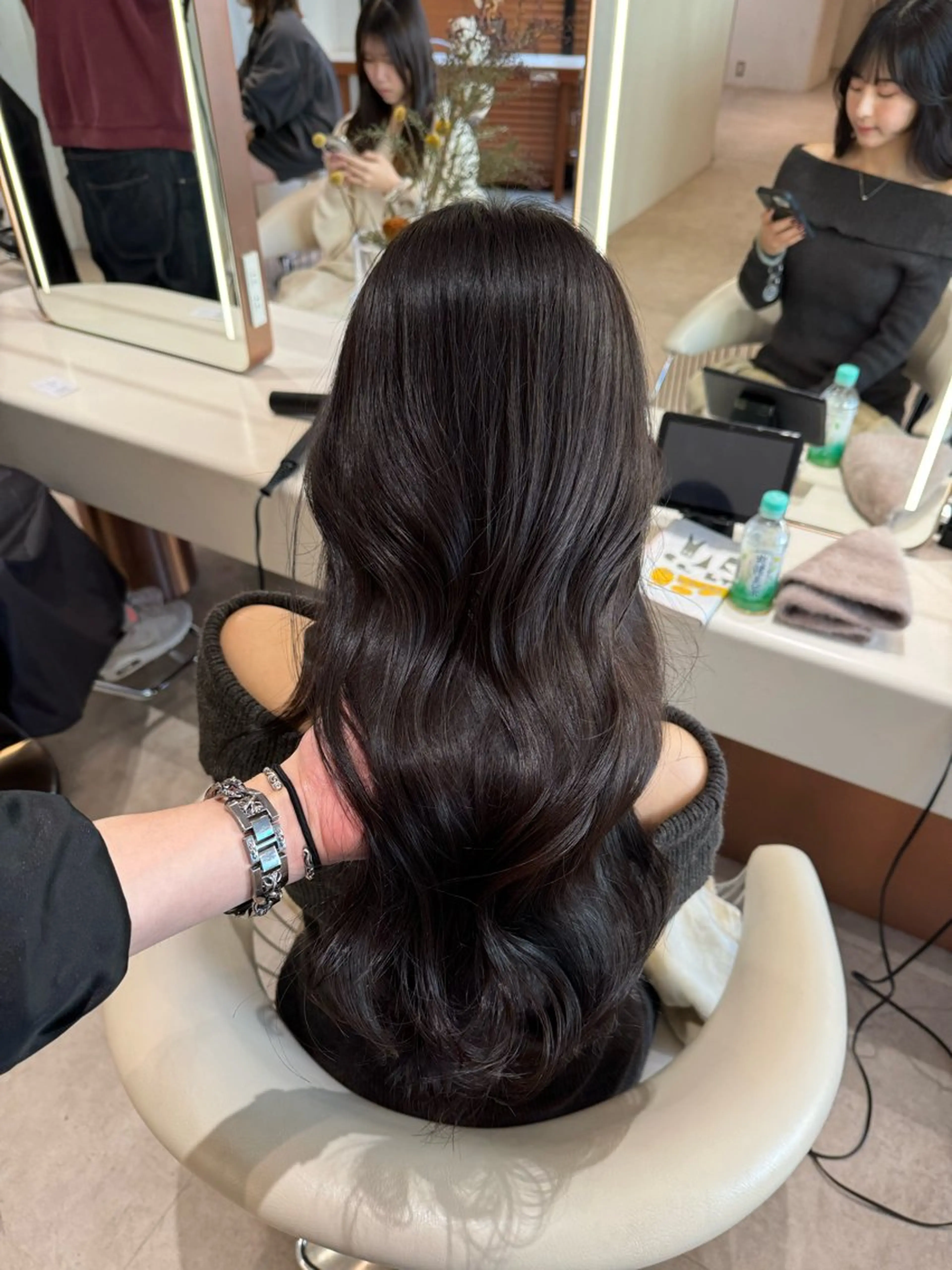 ロング カラー 透明感カラー ダークグレー ダークグレージュ グレージュ 韓国風ヘア カット ヘアカラー トリートメント ヘアセット 韓国レイヤー🇰🇷 韓国研修◎渋谷カイトのヘアスタイル