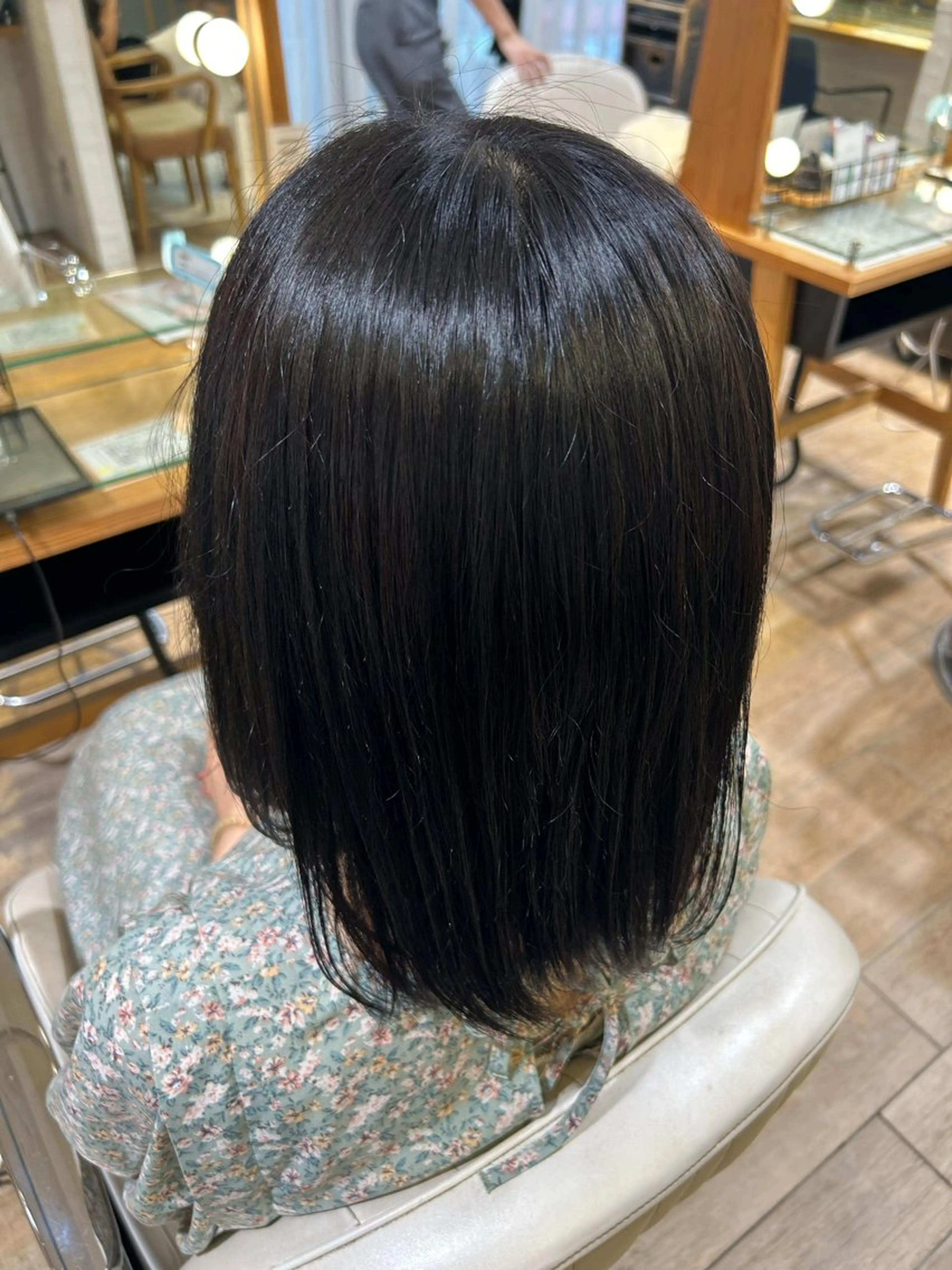 ミディアム 志賀 菜妃のヘアスタイル