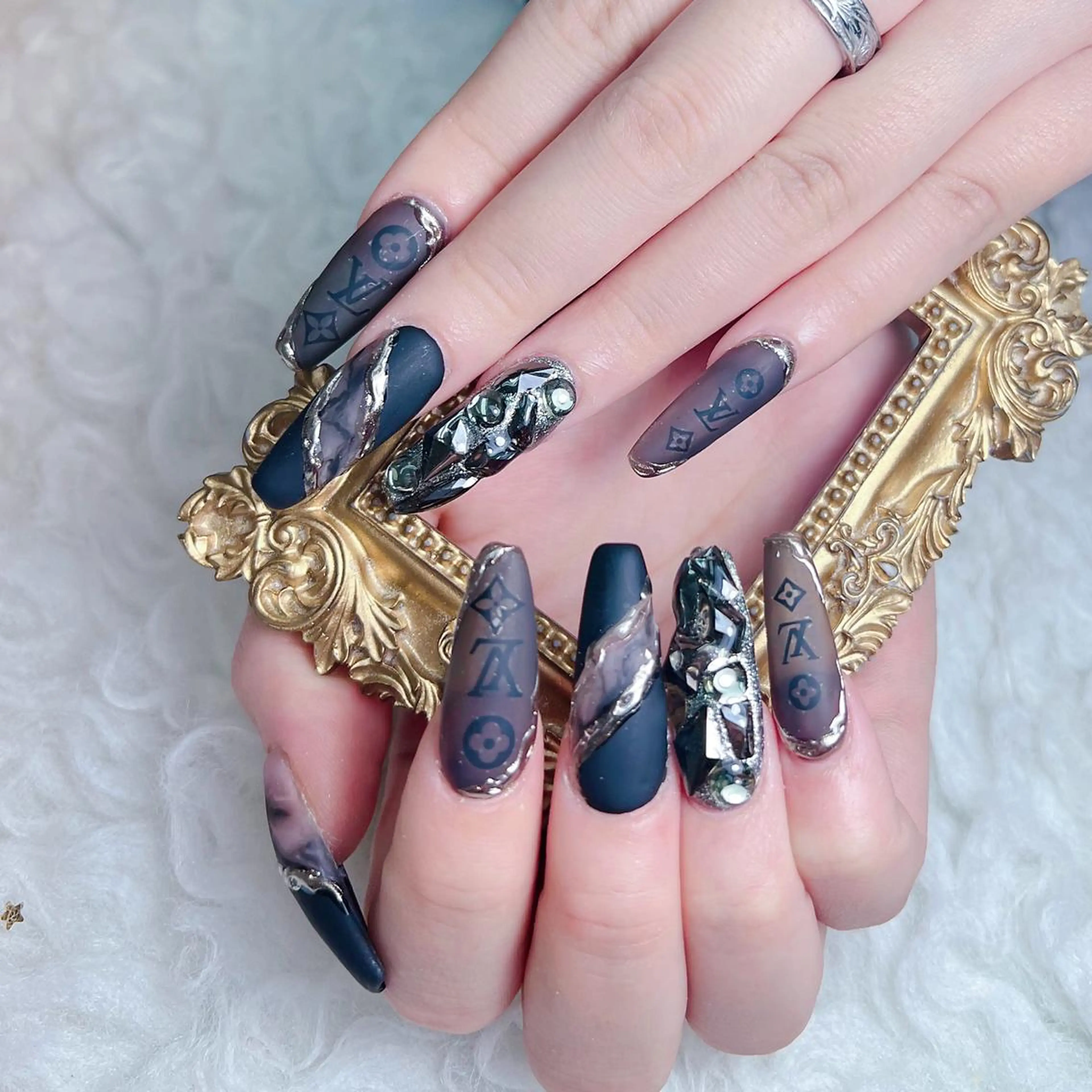 ネイル グラデーション キラキラネイル ミラーネイル スカルプネイル ワンホンネイル ハンドネイル NailPrincess所属・princess スカルプ専門店のネイルデザイン