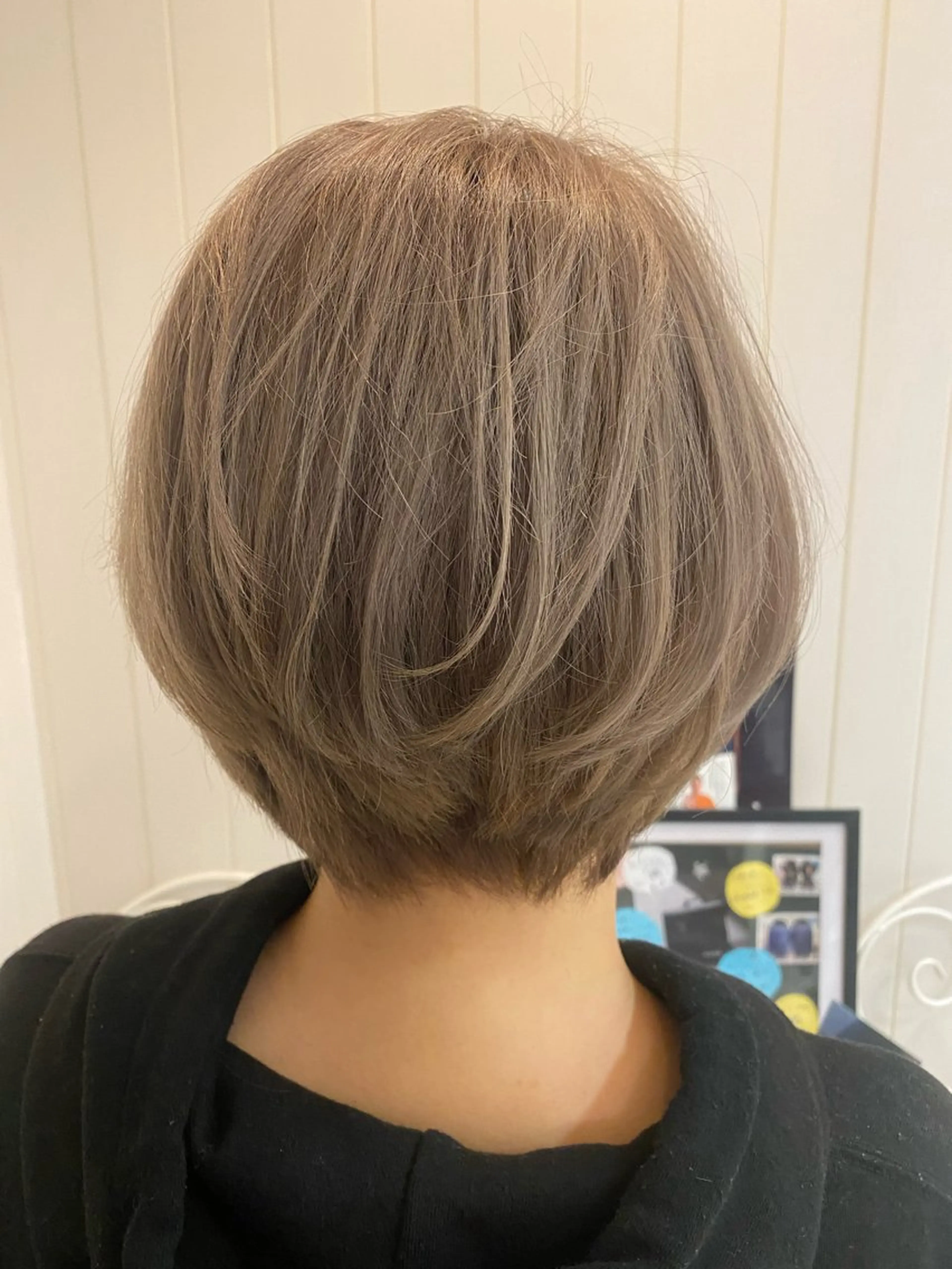 ミディアム カラー ベージュカラー ブリーチ グレージュ ハイトーンカラー Chou-Chou所属・沼田 孝志のヘアスタイル