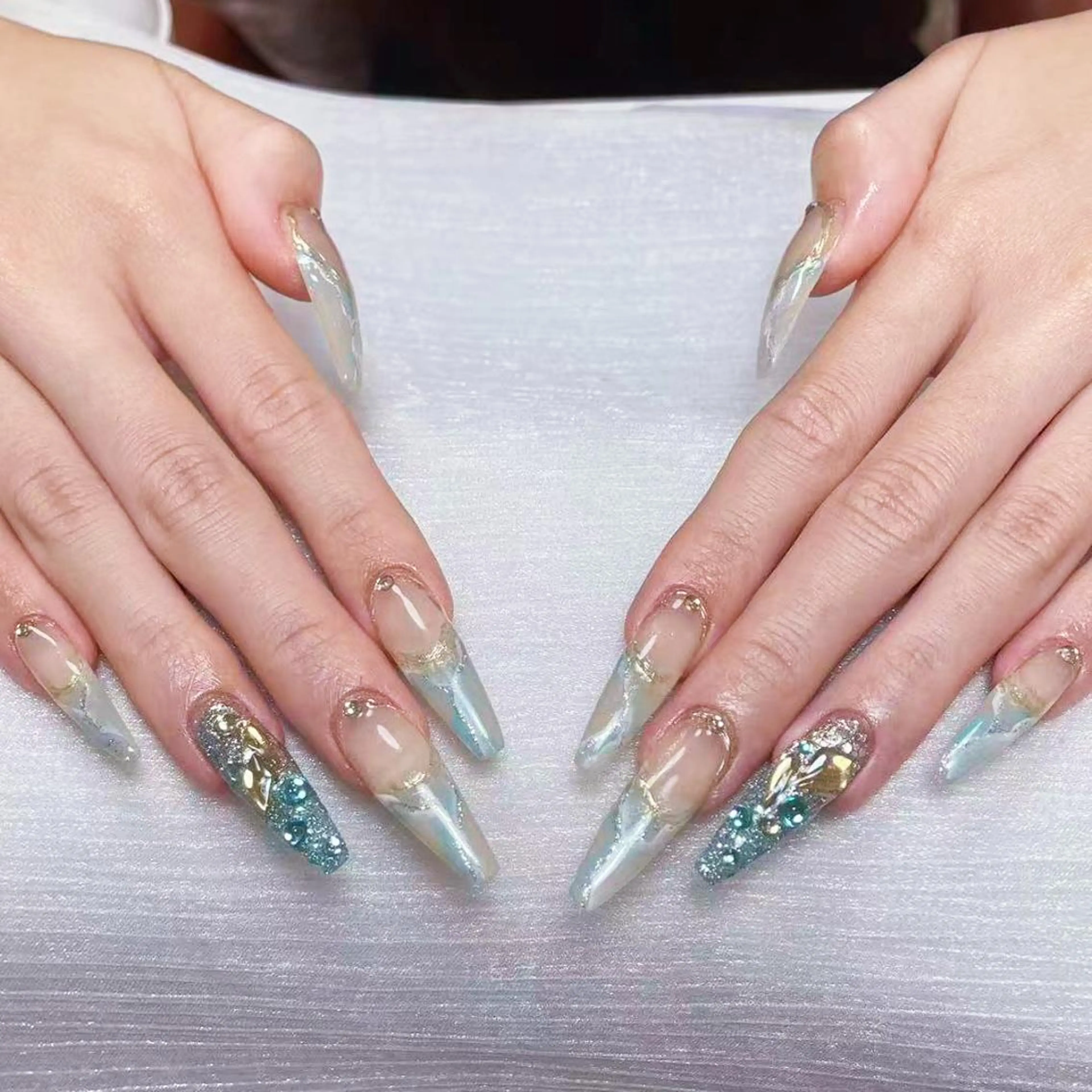 ネイル アートネイル オーロラネイル ガーリー キラキラネイル マグネットネイル ハンドネイル DIAMOND 💅のネイルデザイン