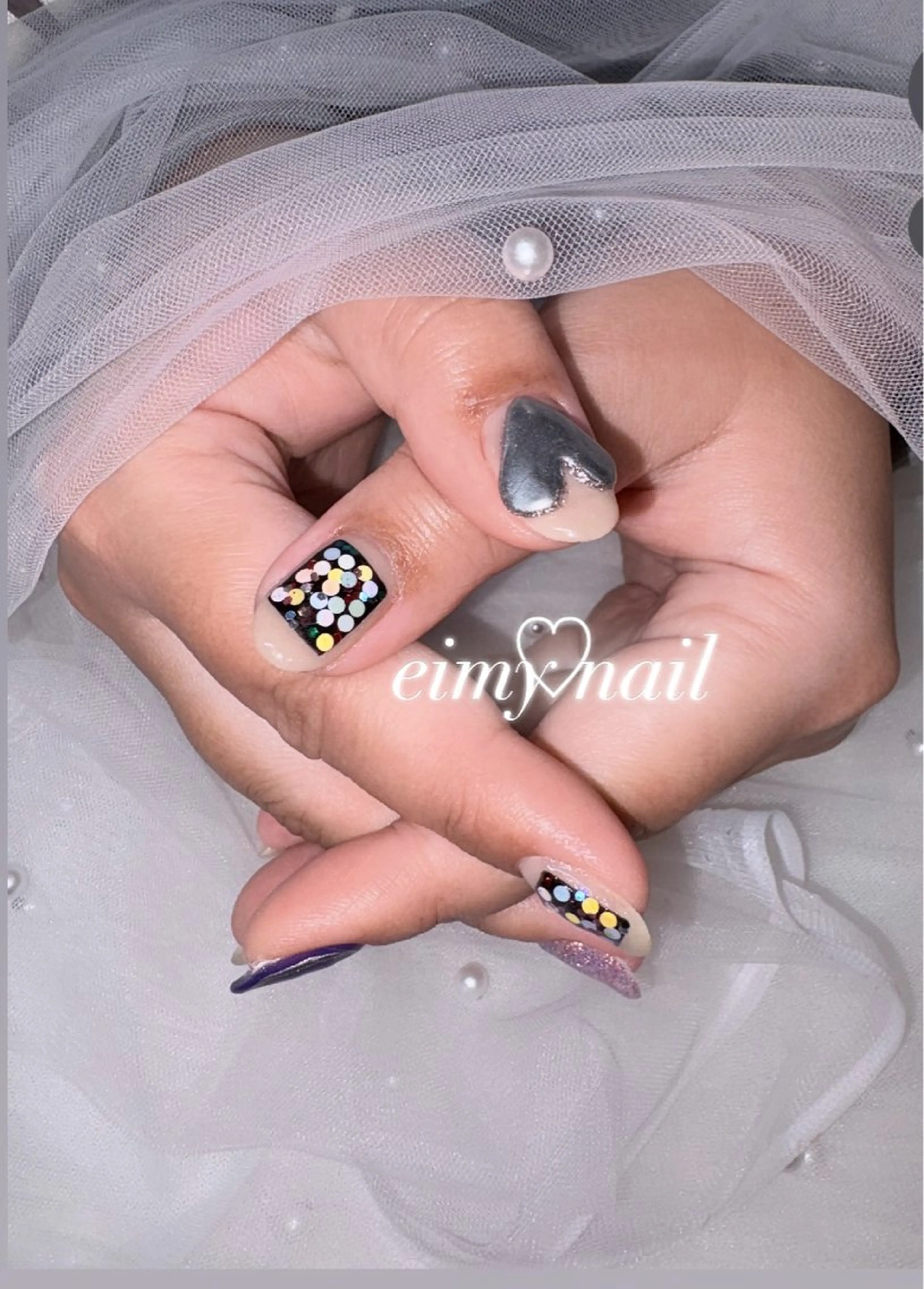 ネイル アートネイル ドット フラッシュネイル ハート ホログラムネイル ハンドネイル 🤍eimy nails🤍所属・eimy nails♡のネイルデザイン