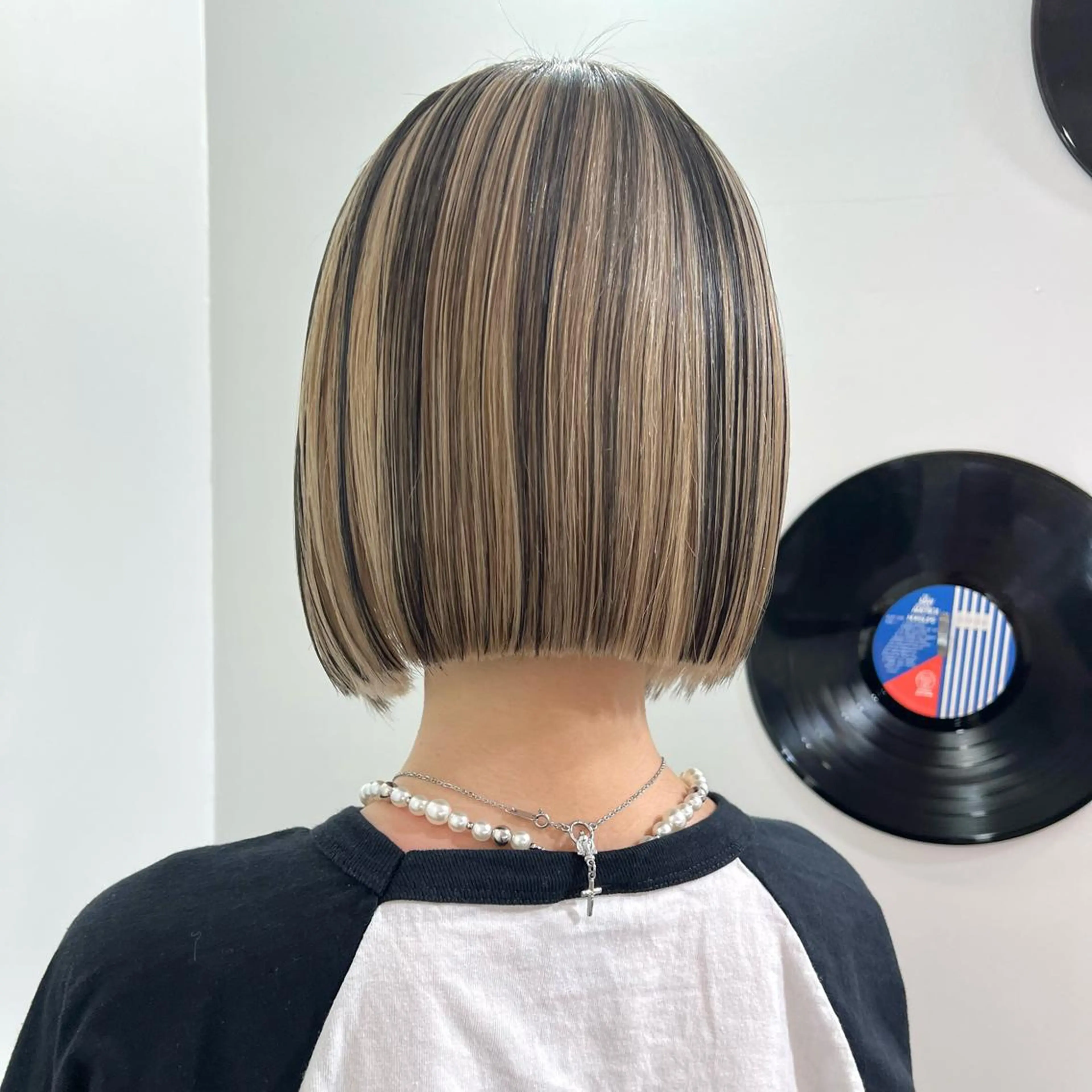 ショート カラー ヘアアレンジ カット ヘアカラー トリートメント 🧨ブリーチー×ボブ レイヤー💎じゅえるのヘアスタイル