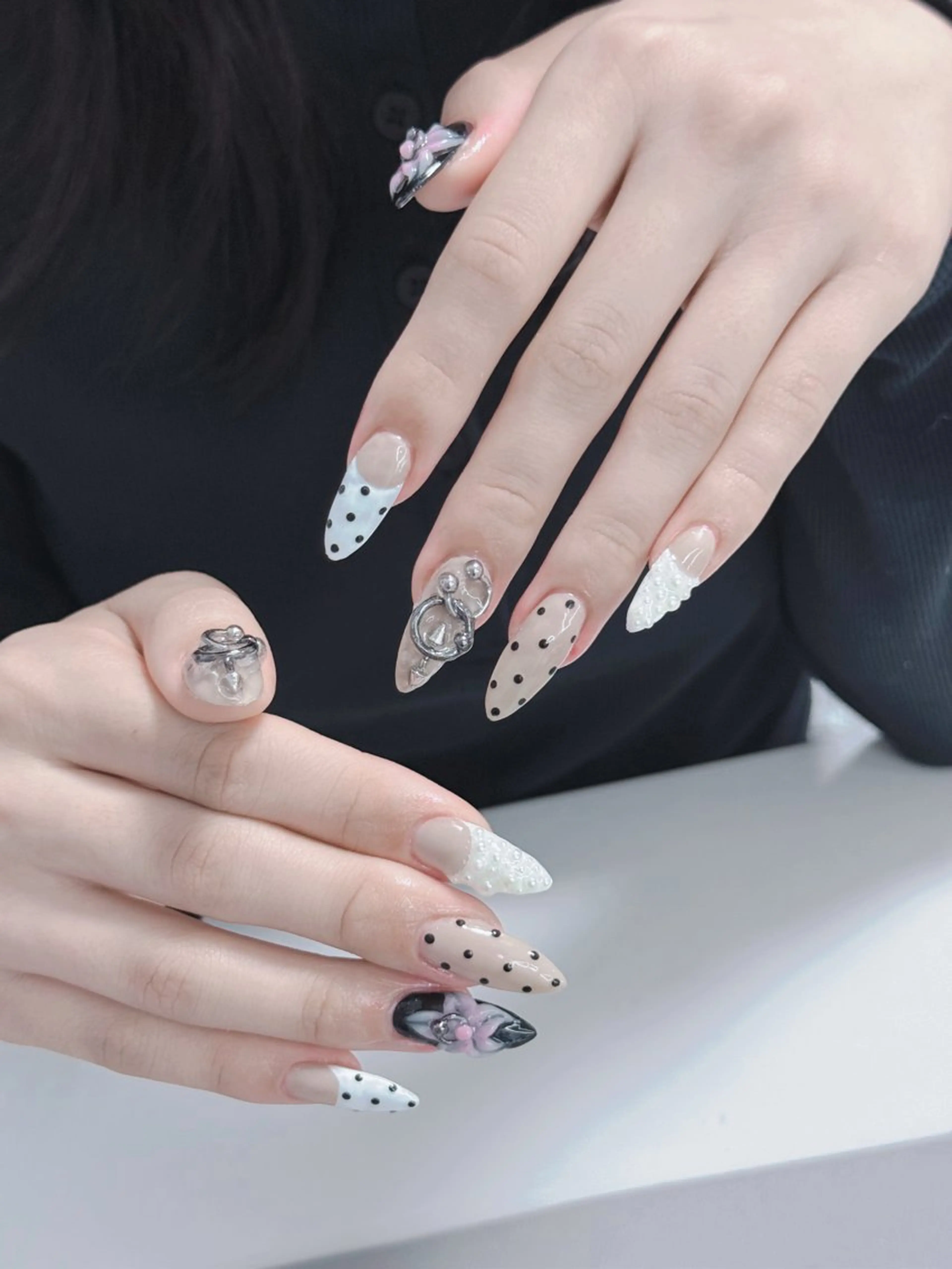 ネイル ジェルネイル グラデーション ミラーネイル ニュアンスネイル ネイルチップ ハンドネイル Kitty Nailのネイルデザイン