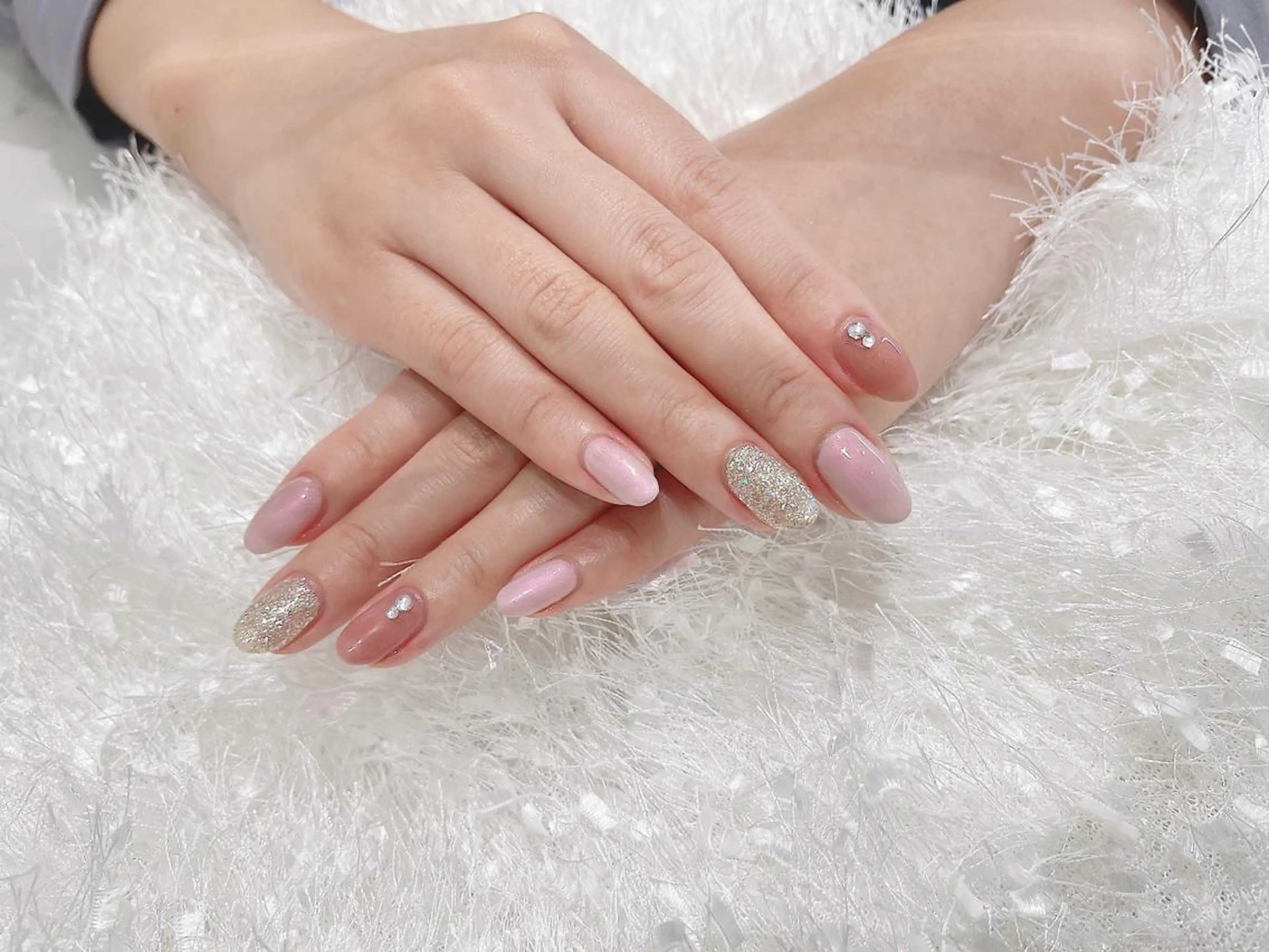 ハンド【オフありへ】カラー3色まで選べます💅初回ソフトジェルオフ無料🌟ストーン五つサヒス🌟の写真