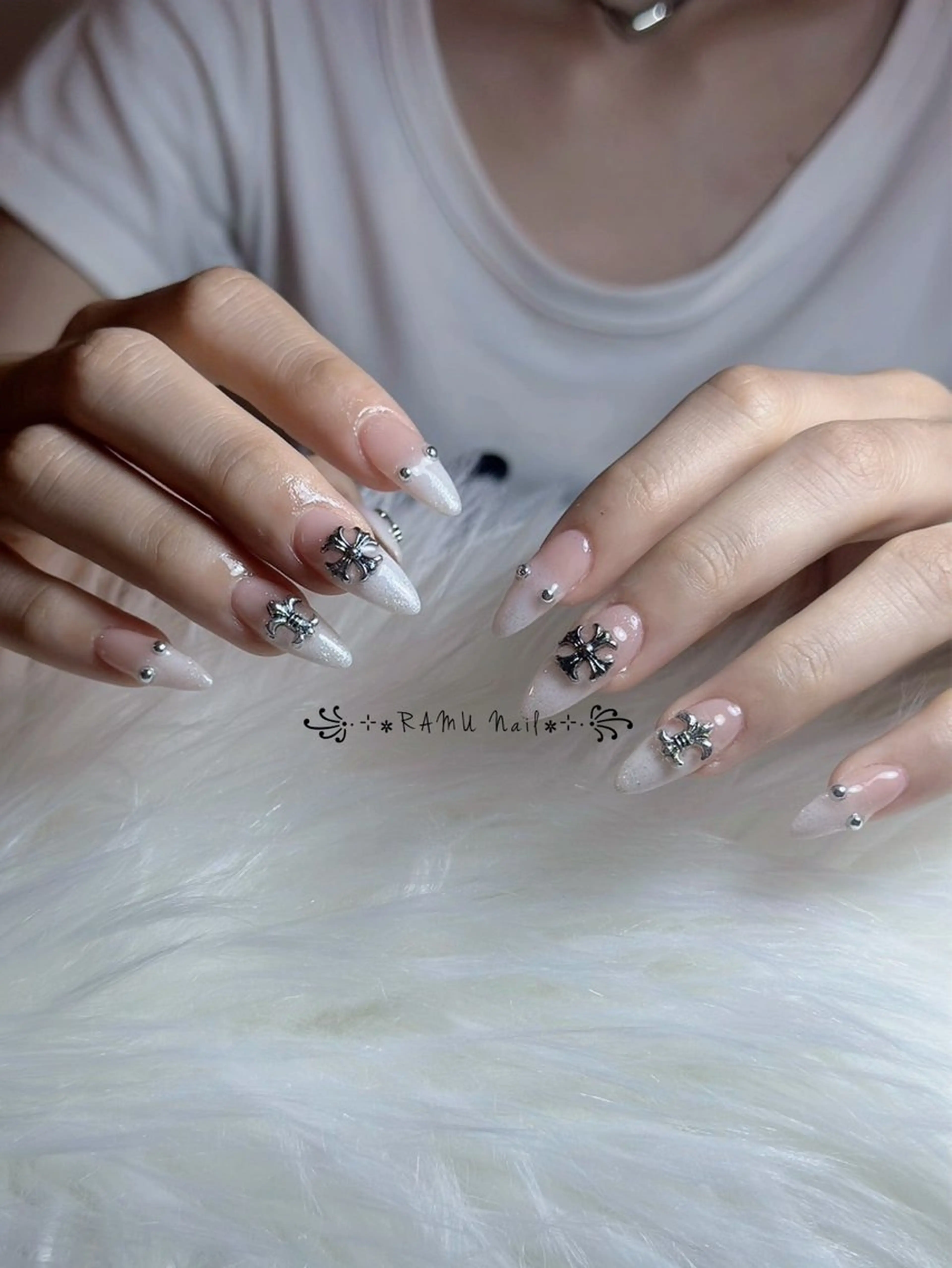 ネイル チークネイル フレンチネイル グラデーション キラキラネイル 韓国ネイル ハンドネイル RAMU_Nail 池袋店のネイルデザイン