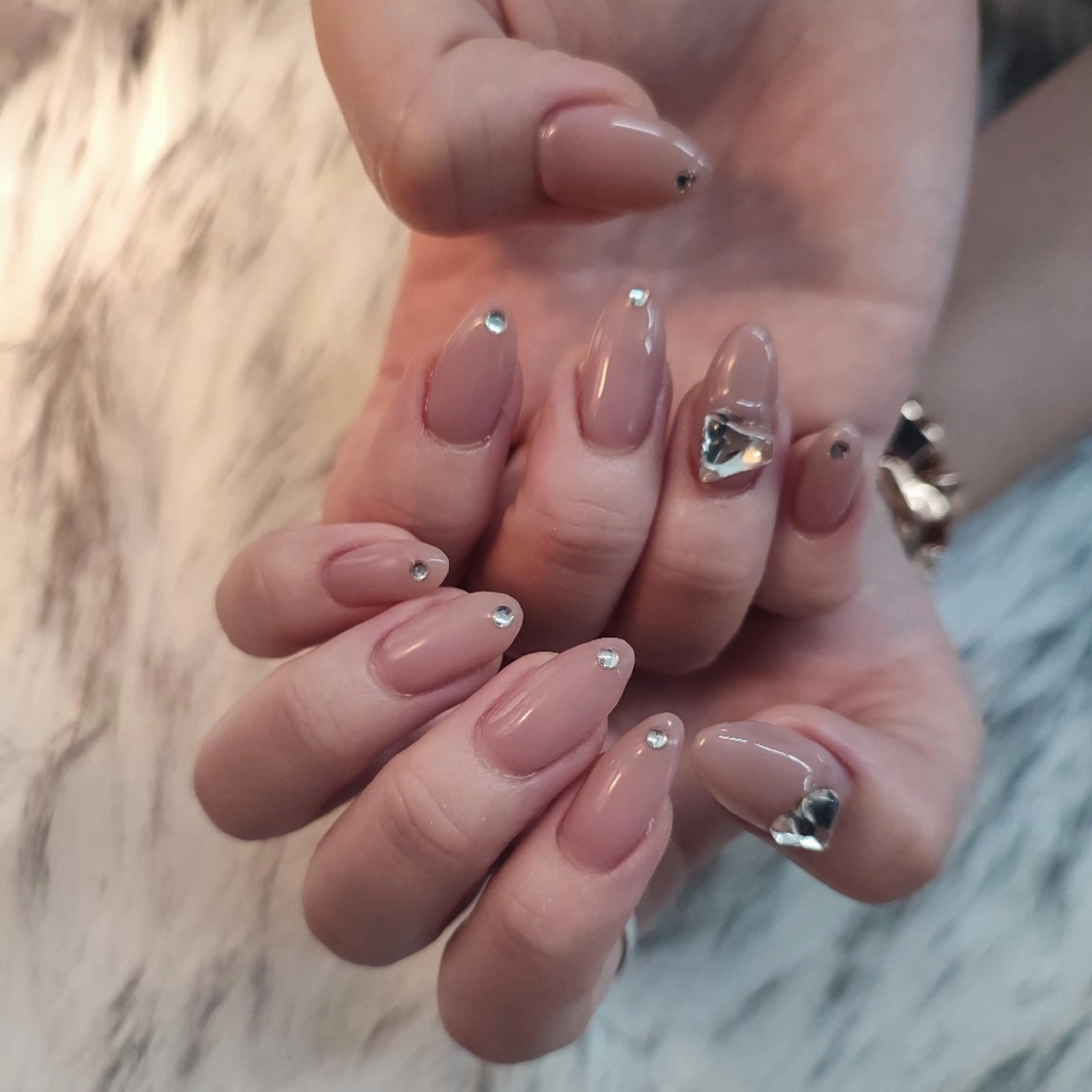 ネイル ハンドネイル RUNWAY 　　の眉毛・アイブロウイメージ