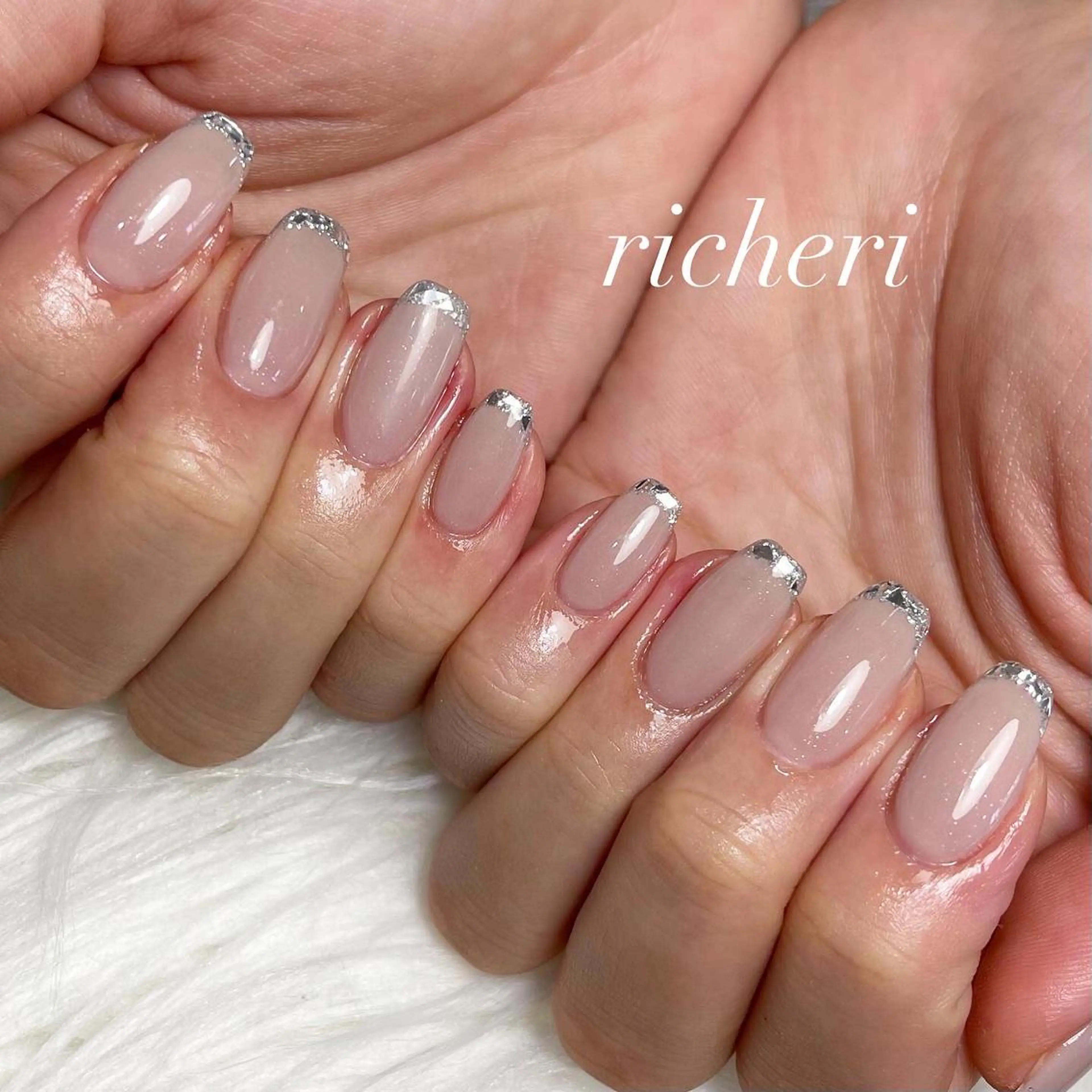 ミディアム ネイル 韓国風ヘア アートネイル フレンチネイル ジェルネイル ガラスフレンチ richeri beautyのエステ・リラクイメージ