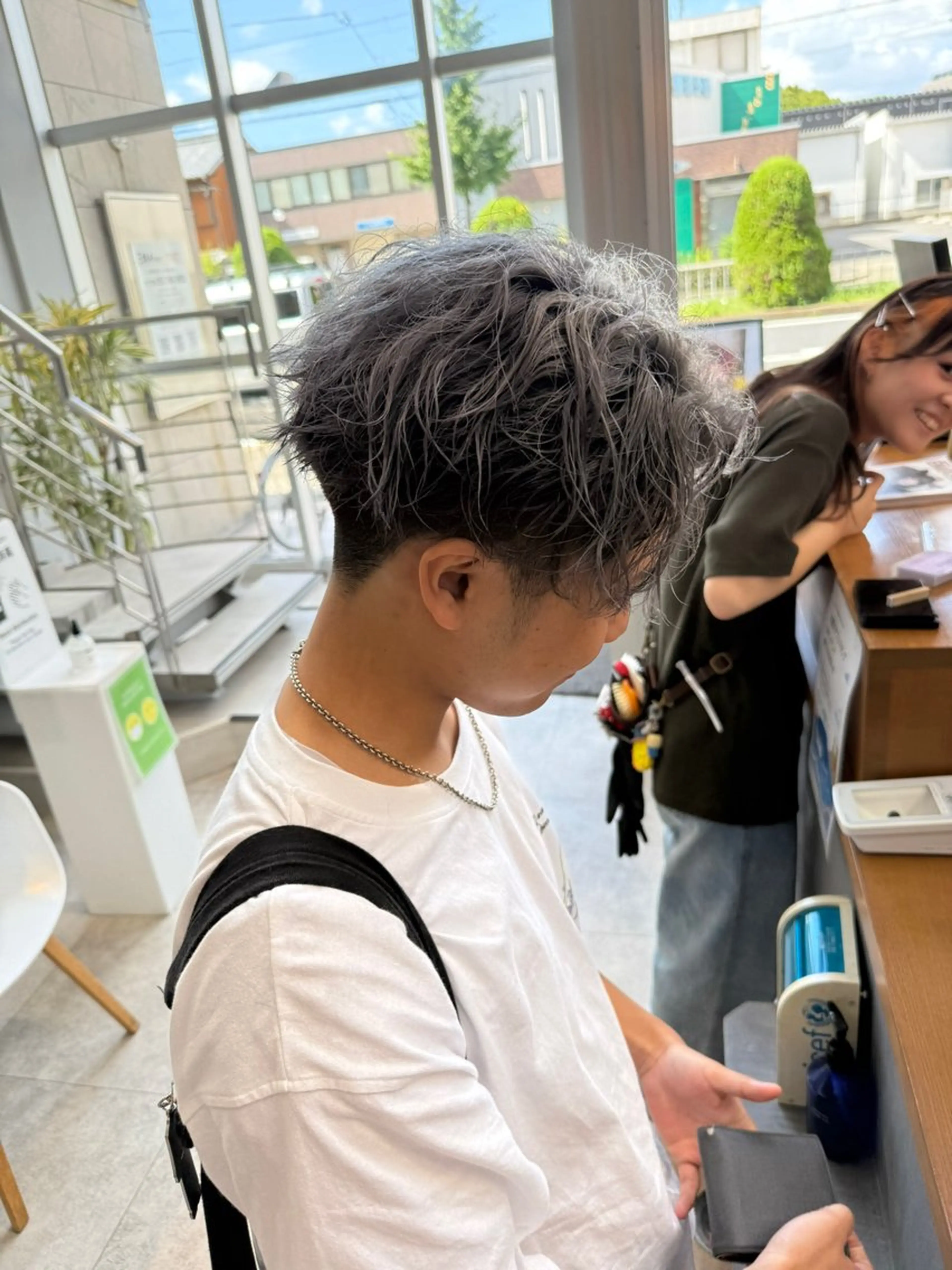 ショート カラー パーマ メンズ メンズブリーチ ブリーチ シルバー カット ヘアカラー 石原圭悟 /ショート/艶カラーのヘアスタイル