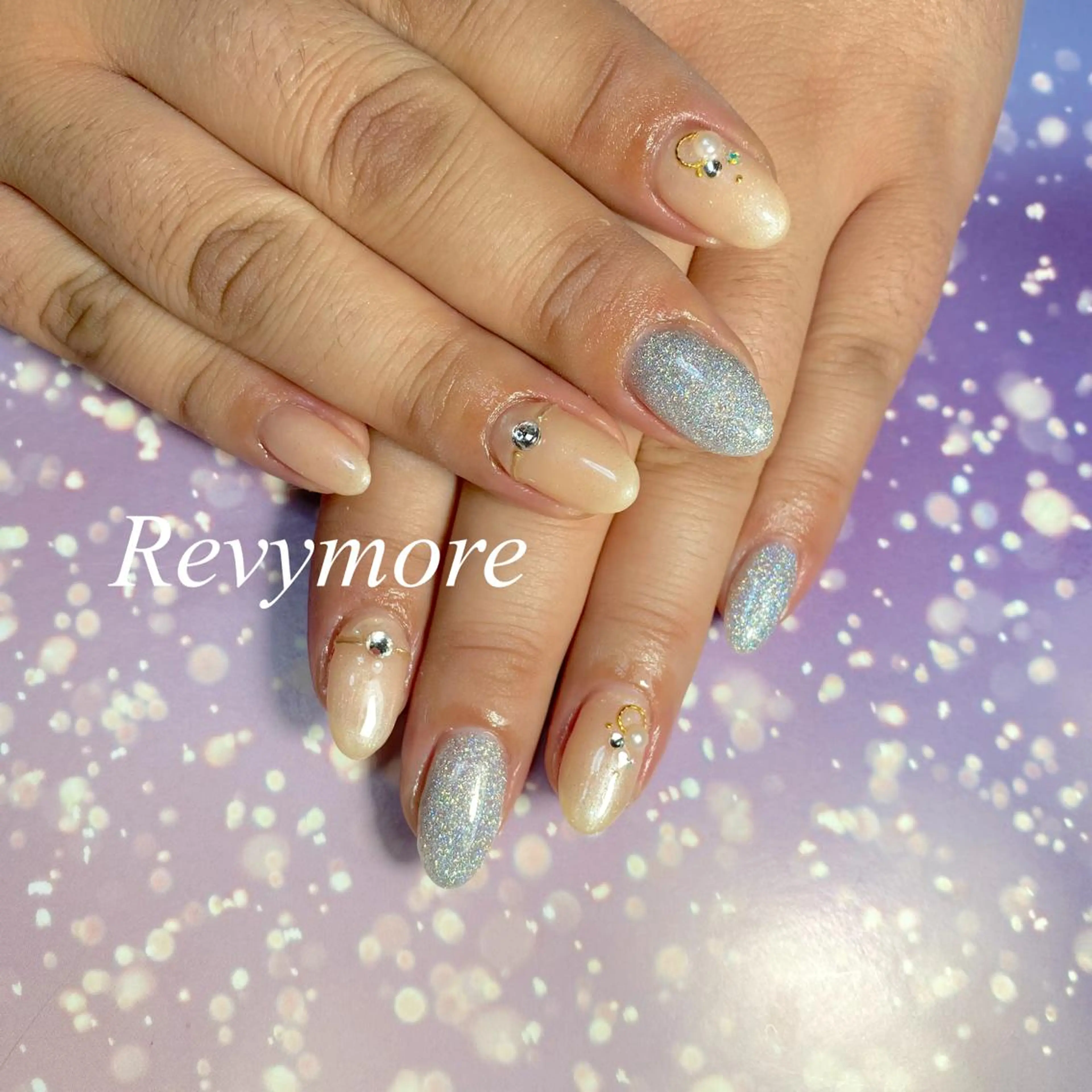 ミディアム ネイル ジェルネイル ニュアンスネイル オフィスネイル シンプルネイル ストーンネイル nail salon Revymore所属・nail salon Revymoreのネイルデザイン