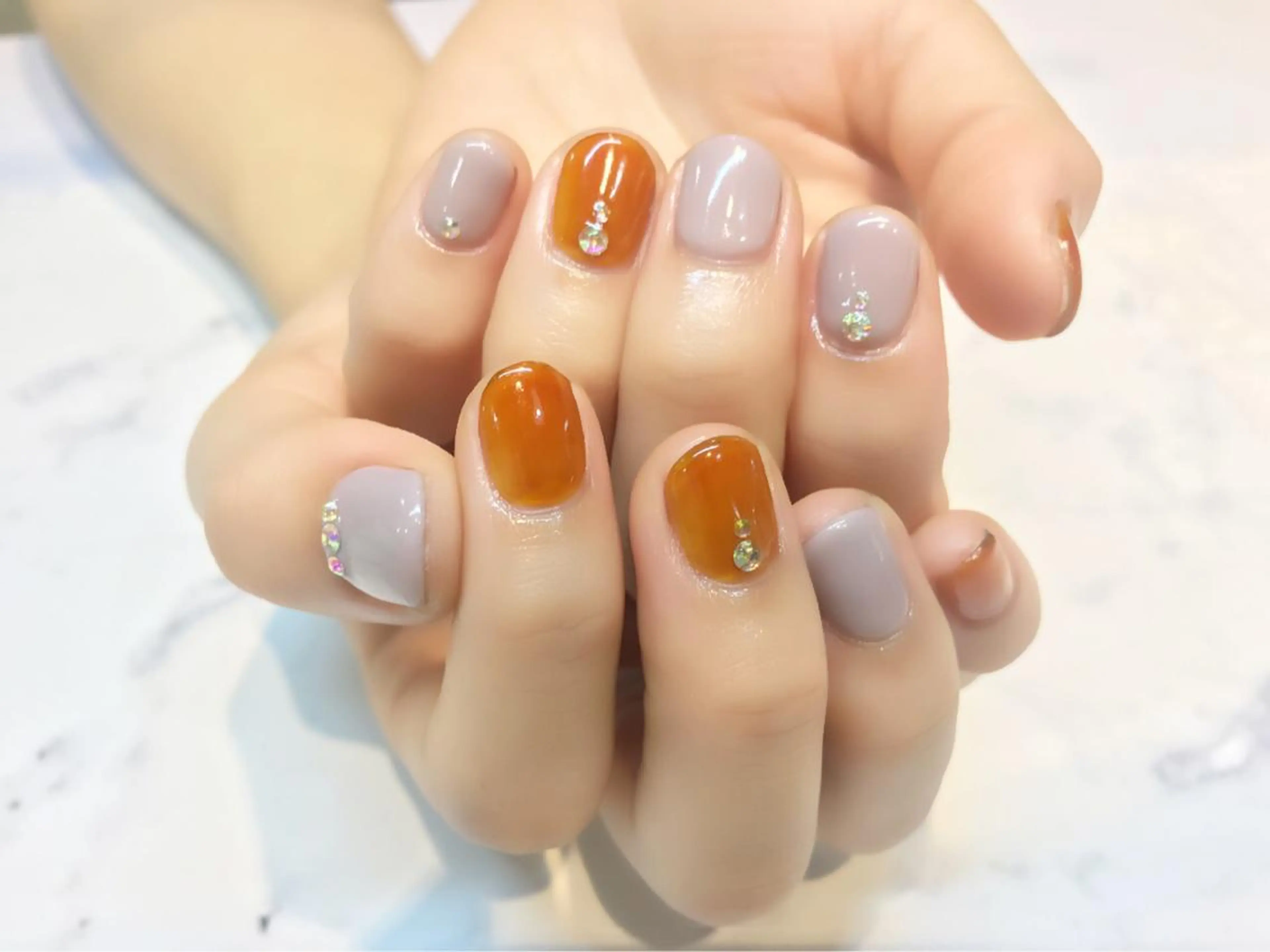 ネイル ワンカラーネイル ストーンネイル Soeur ネイリストのネイルデザイン