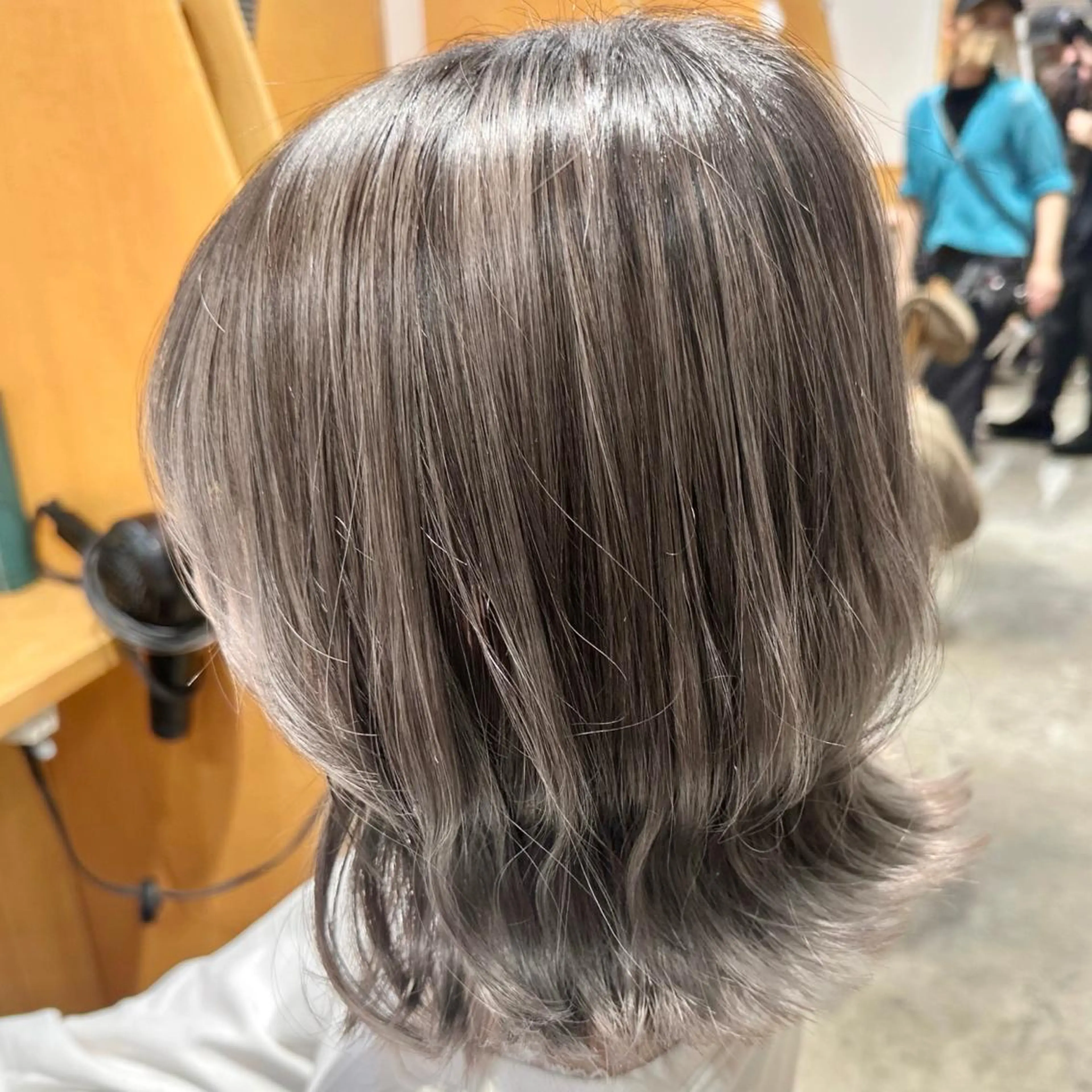 ミディアム ヘアカラー 🌈神バズり 100%色🌈のヘアスタイル