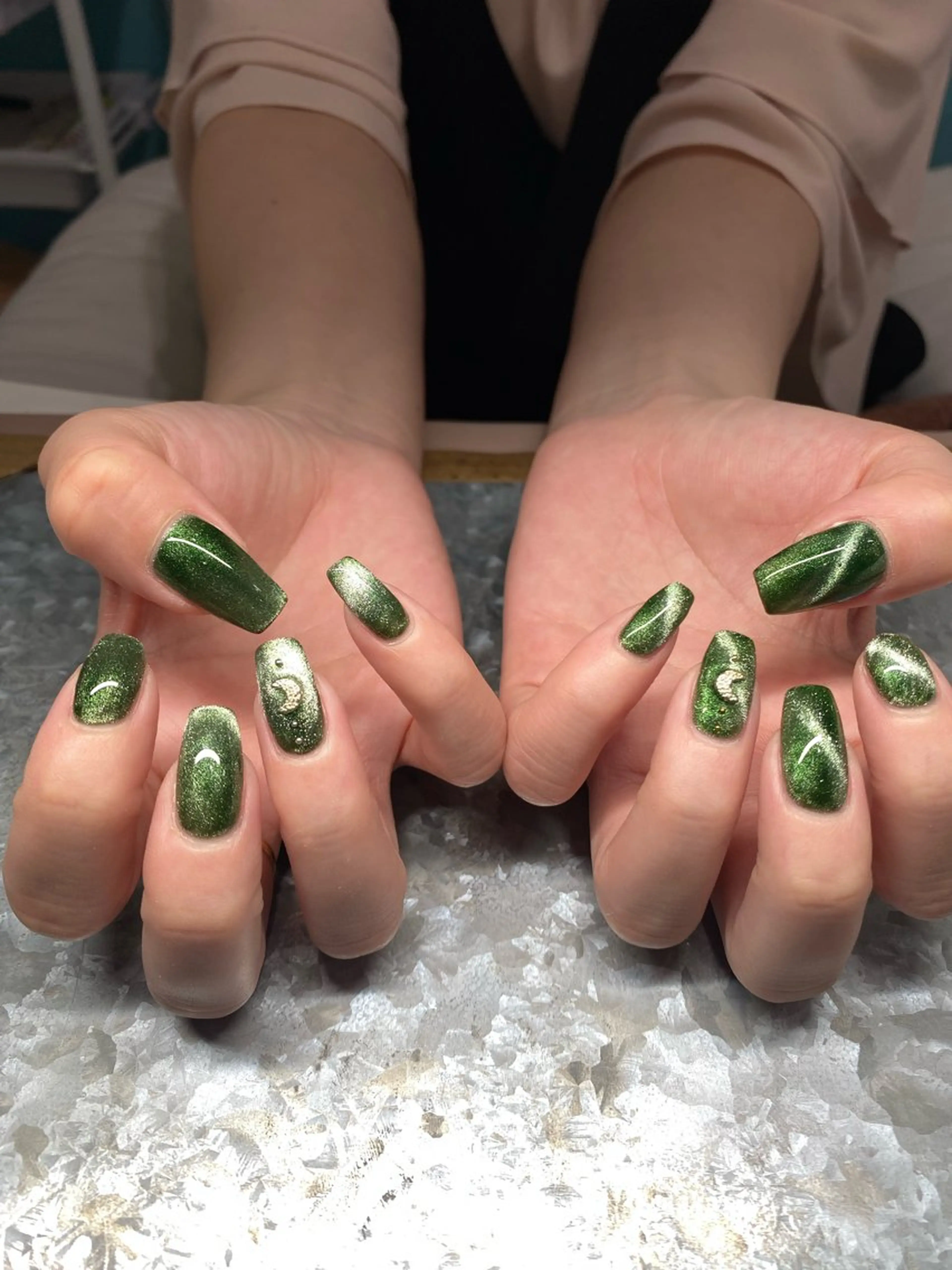 ネイル 韓国ネイル マグネットネイル 13日3980円‼️ マグもデザインも◎のネイルデザイン