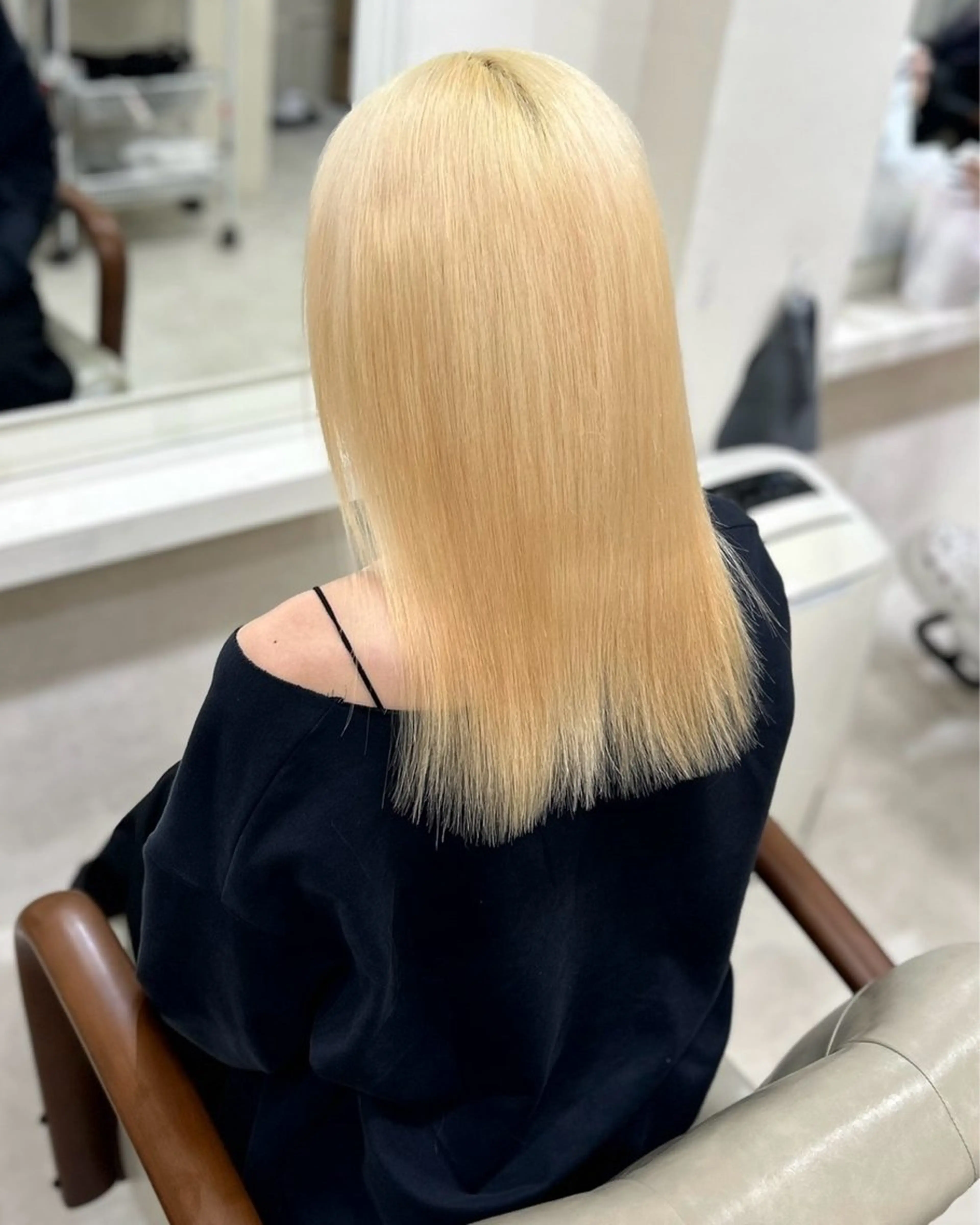 カラー ブロンド ヘアカラー トリートメント carina✂️ ハイトーンカラー🤩のヘアスタイル