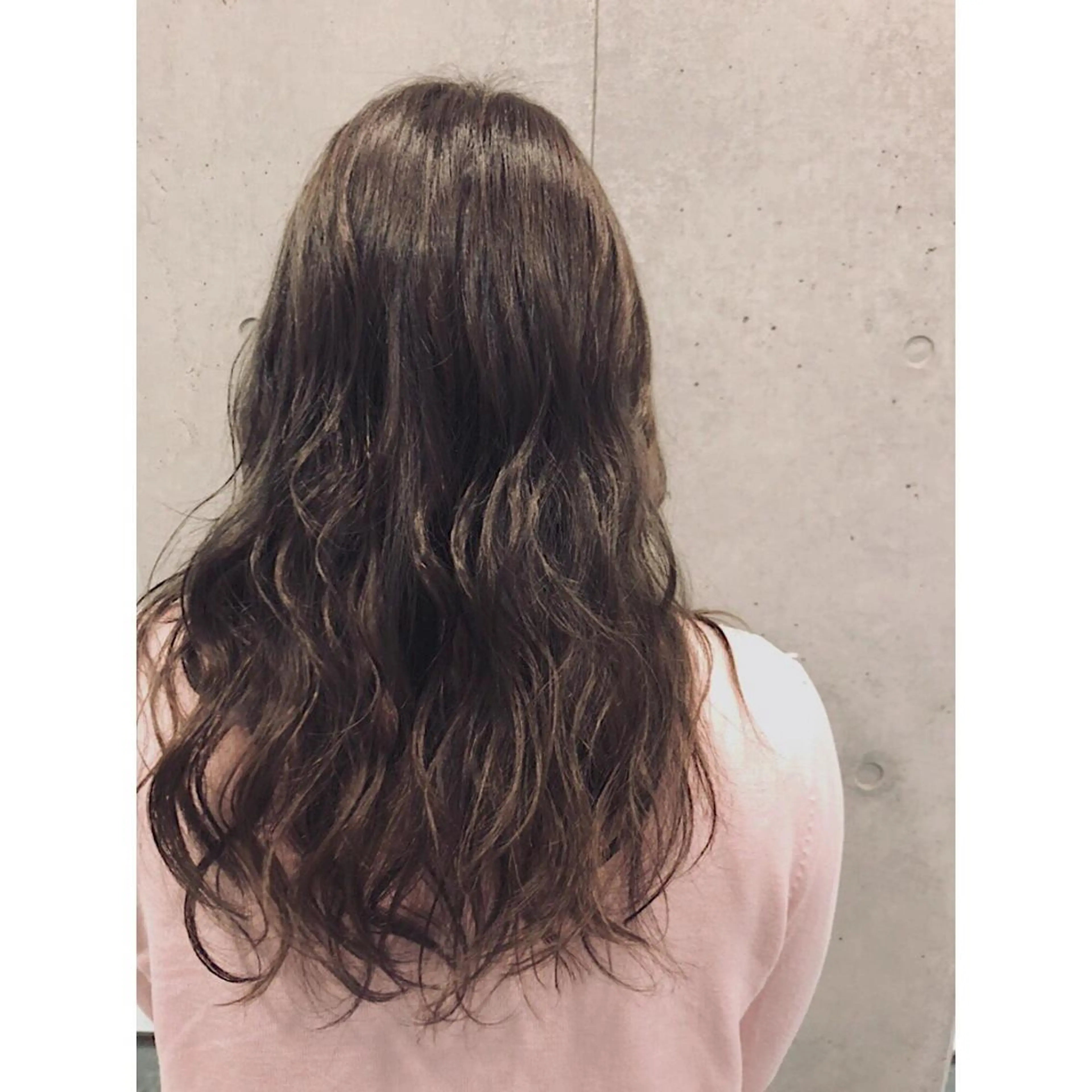 ロング カラー グレージュ SAKURA 原宿所属・なかの たくみのヘアスタイル