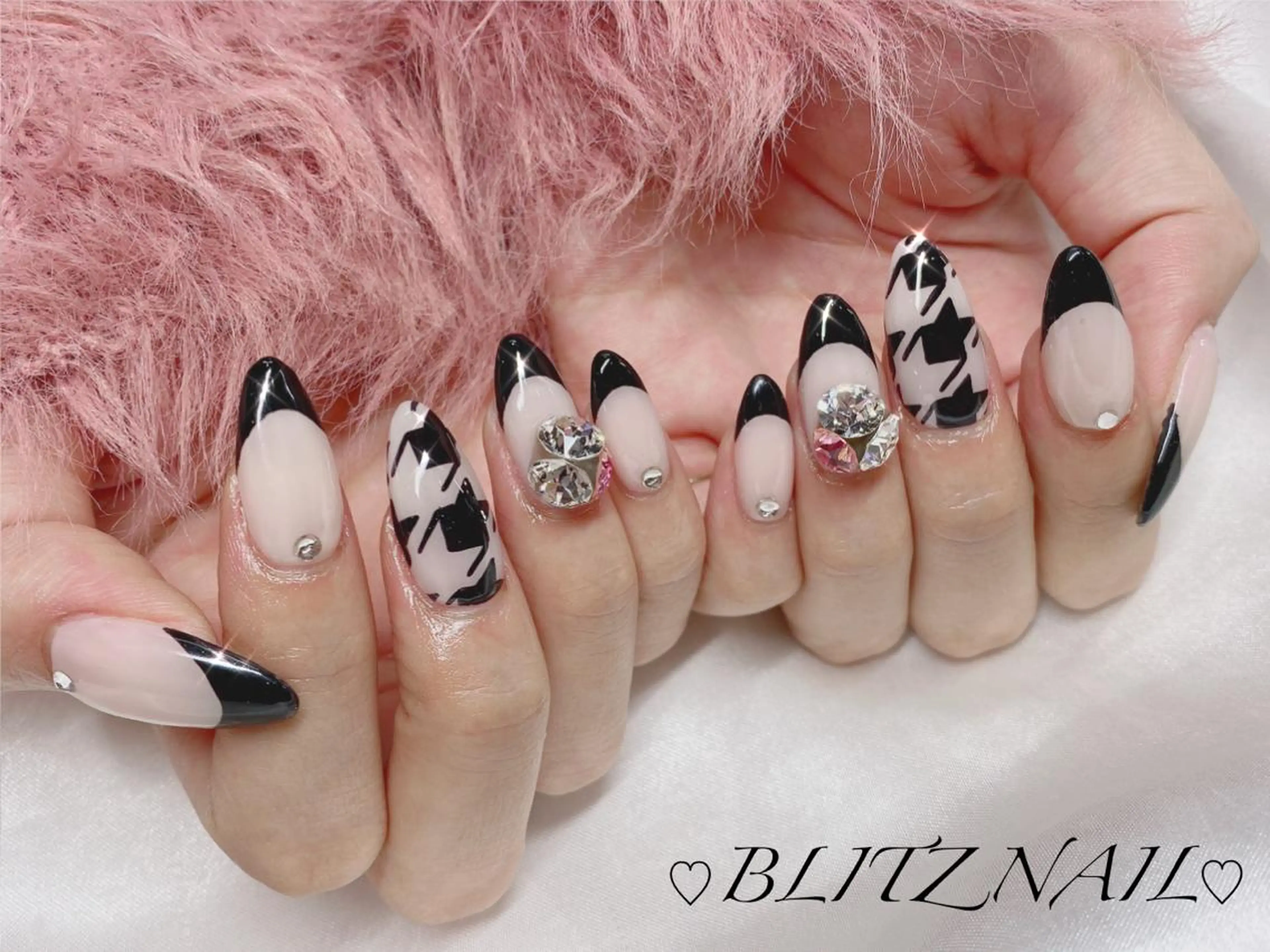 ネイル ストーンネイル BLITZ Nail 岩田💅🏻✨のネイルデザイン