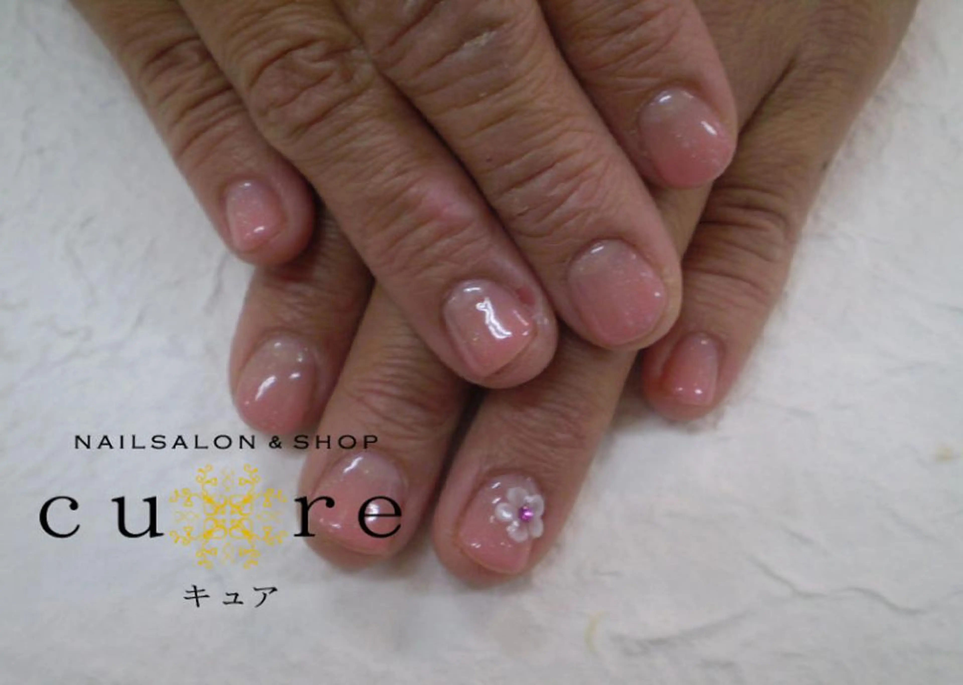 ショート ネイル ショートヘア グラデーション ショートネイル ハンドネイル ネイルサロン Cureのネイルデザイン