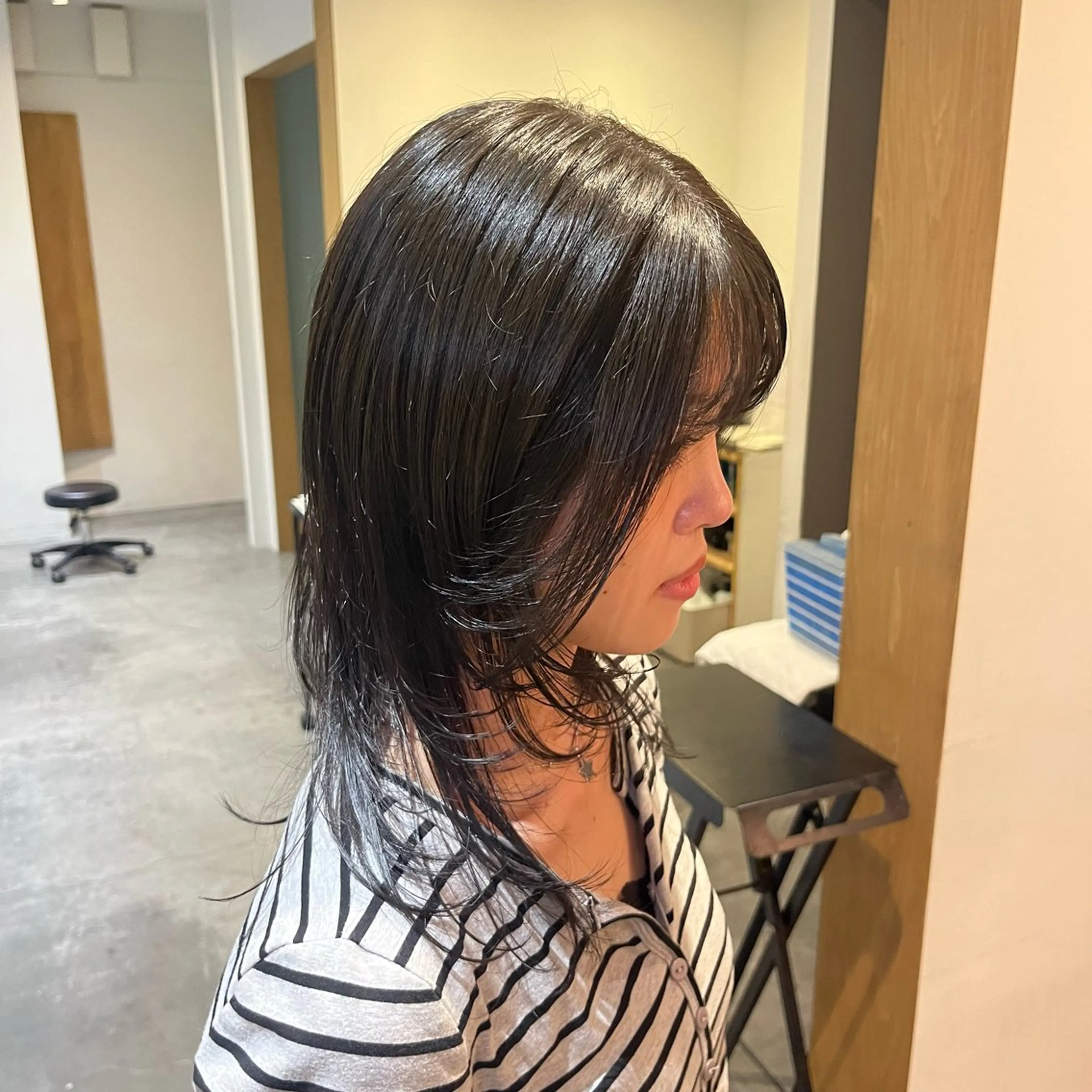 セミロング ヘアカラー Wカラー🐾 ハルナのヘアスタイル