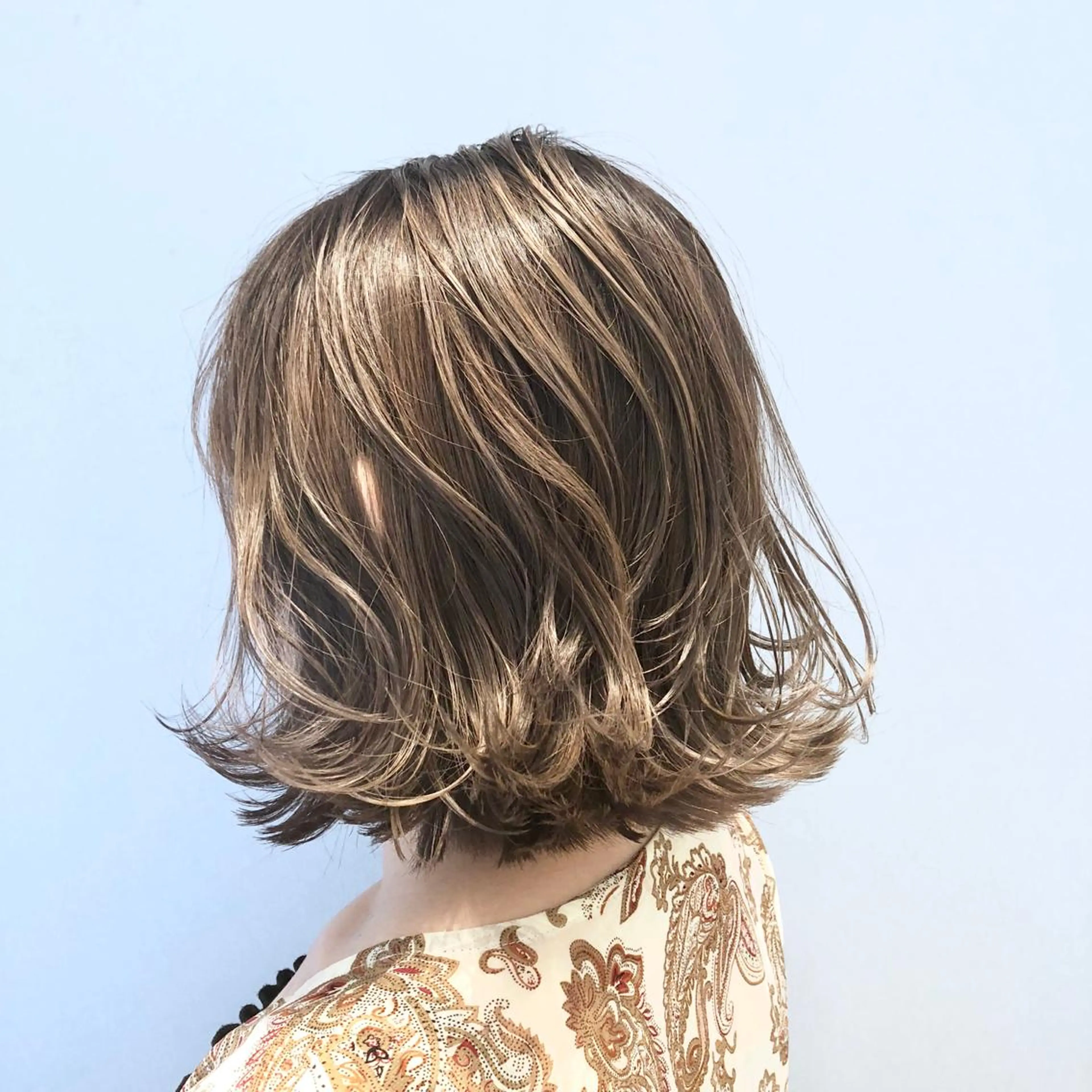 ミディアム カラー ベージュカラー ブリーチ ケアブリーチ イルミナカラー ミルクティーベージュ ヘアカラー トリートメント 🌈ぷる艶カラー🌈 髪質改善👑柳沼尚貴のヘアスタイル