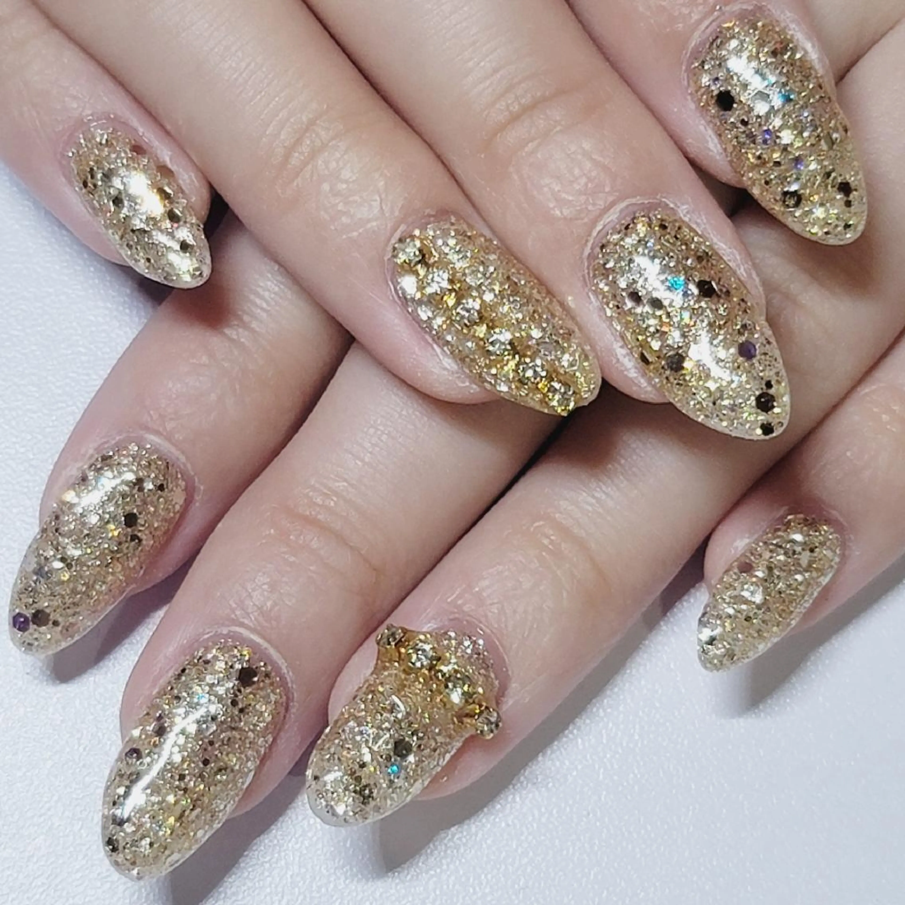 ネイル ゴールド ゴージャス ホログラムネイル キラキラネイル ラメ(グリッター) ハンドネイル よしだ ひろきのネイルデザイン
