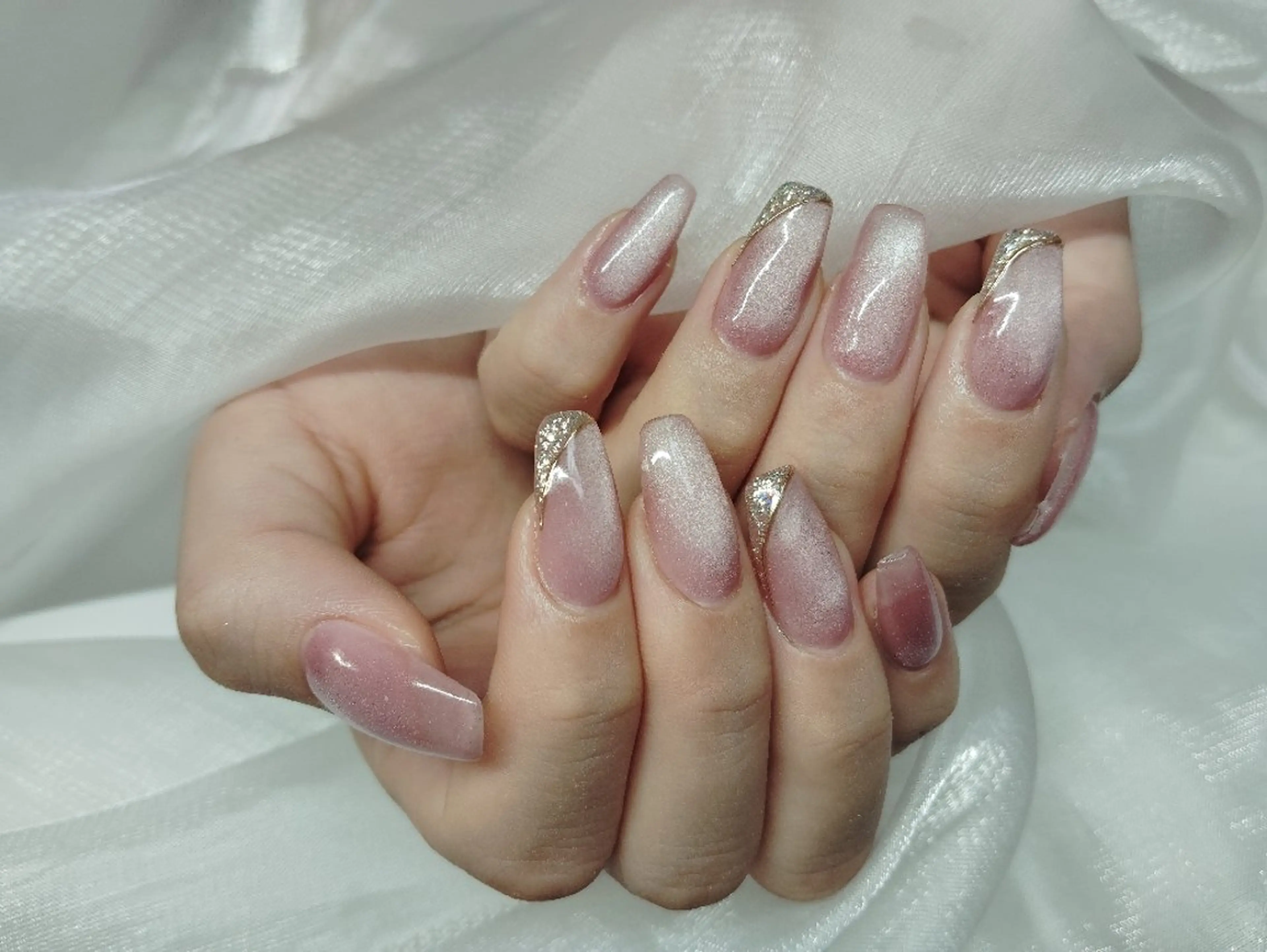 ネイル アートネイル オーロラネイル ガーリー キラキラネイル 韓国ネイル Fanfan  長さ出し専門のネイルデザイン