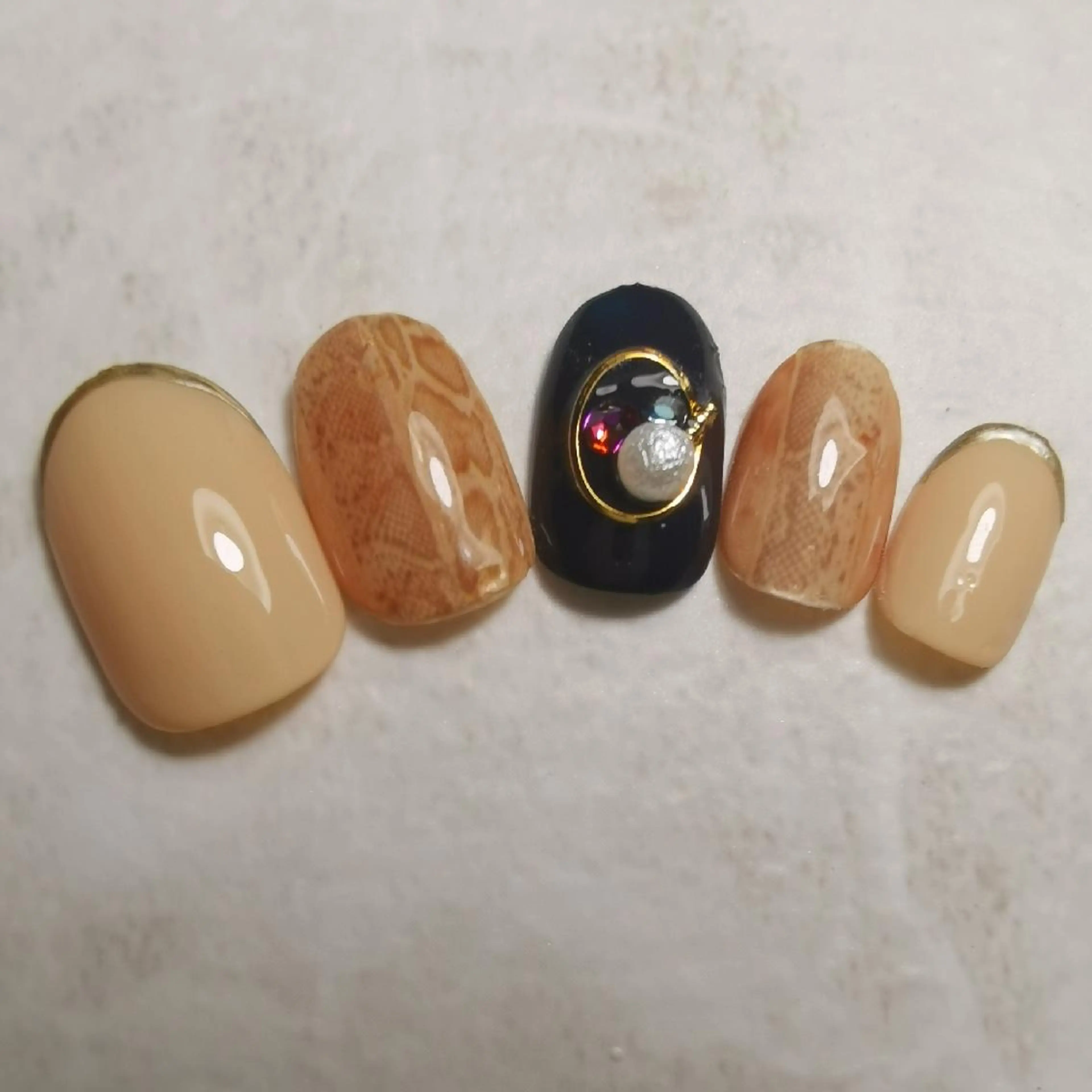 ネイル フレンチネイル ハンドネイル reve あやののネイルデザイン