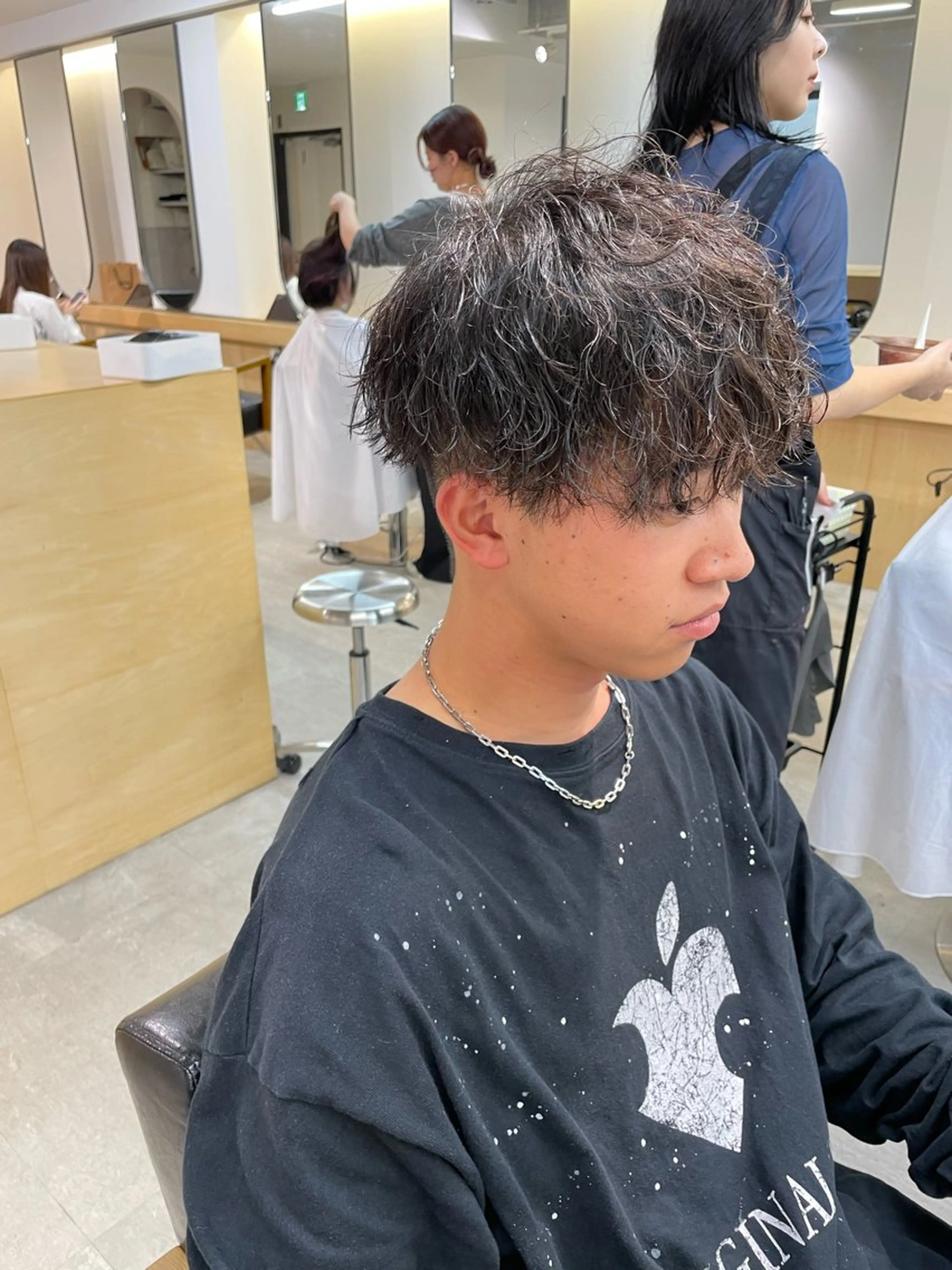 ショート パーマ メンズ メンズパーマ 波巻きパーマ カット パーマ マエダ リョウのヘアスタイル