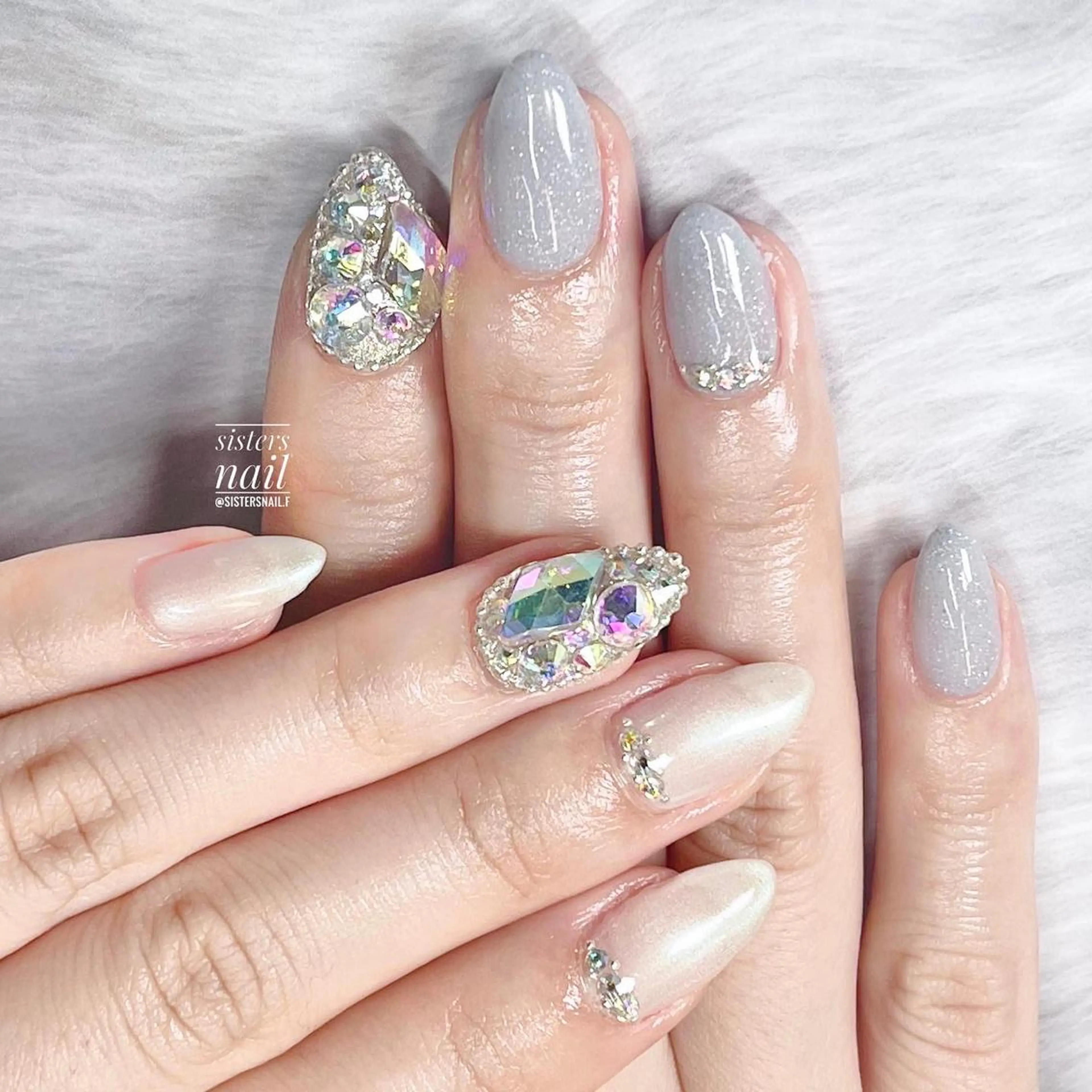 ネイル アートネイル ブルー キラキラネイル ストーンネイル ワンホンネイル sisters nail.fのネイルデザイン