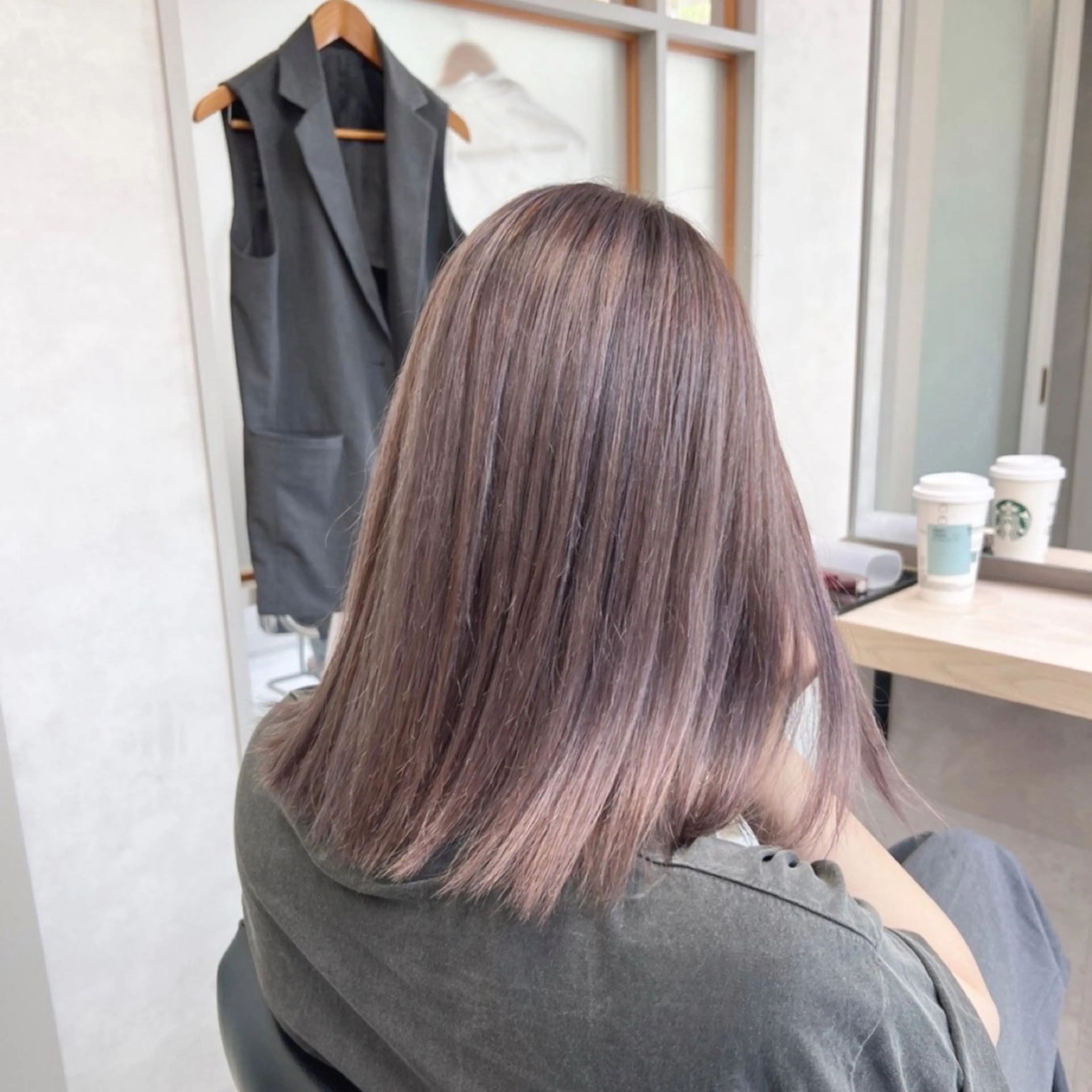 ミディアム カラー ブロンド ハイライトカラー ラベンダーカラー ハイライト EMANON天神所属・Hitomi Ezakiのヘアスタイル