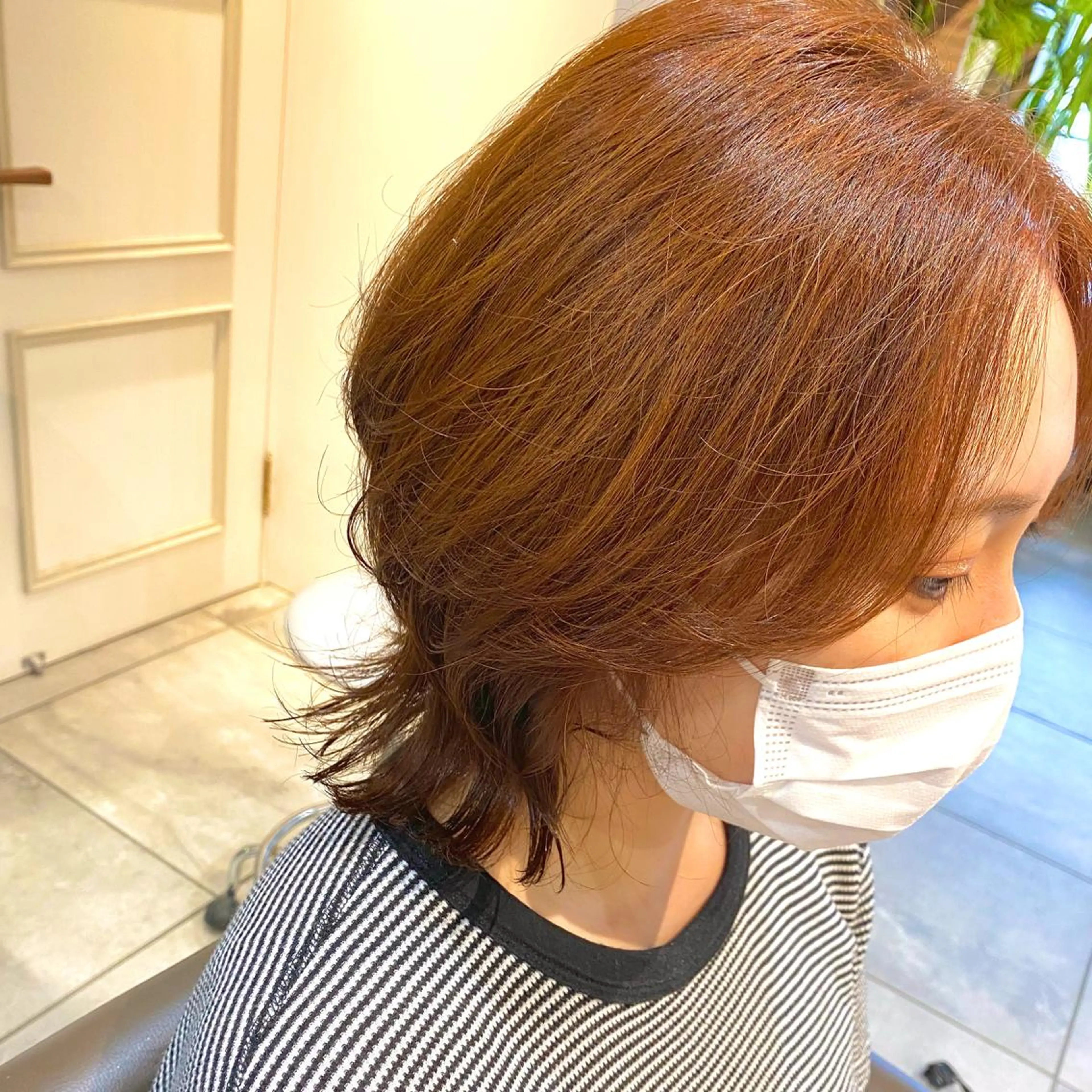 ミディアム カラー オレンジ ウルフカット 川越 輝梨奈のヘアスタイル