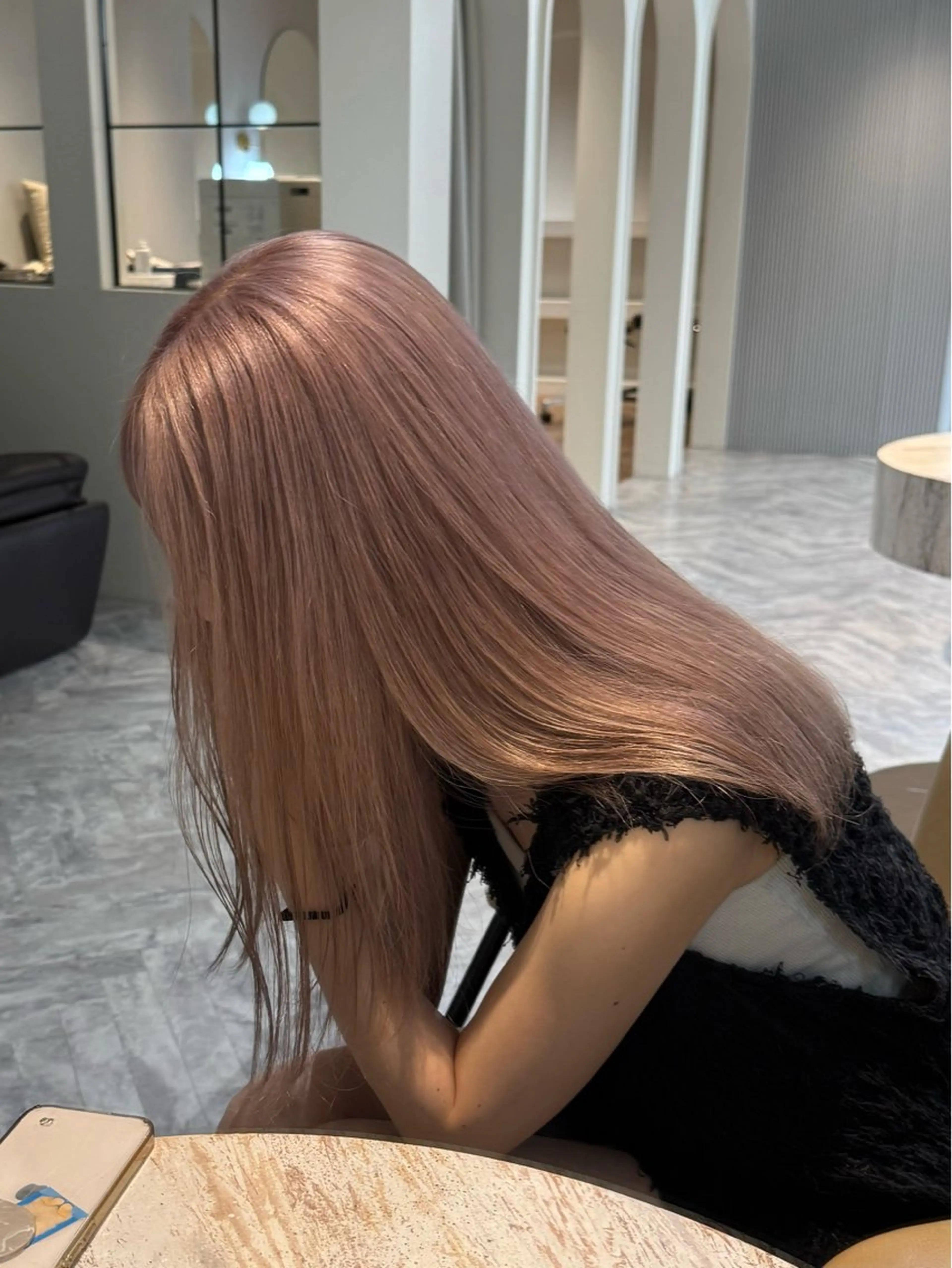 ロング カラー ミルクティー× グレージュMOMOのヘアスタイル