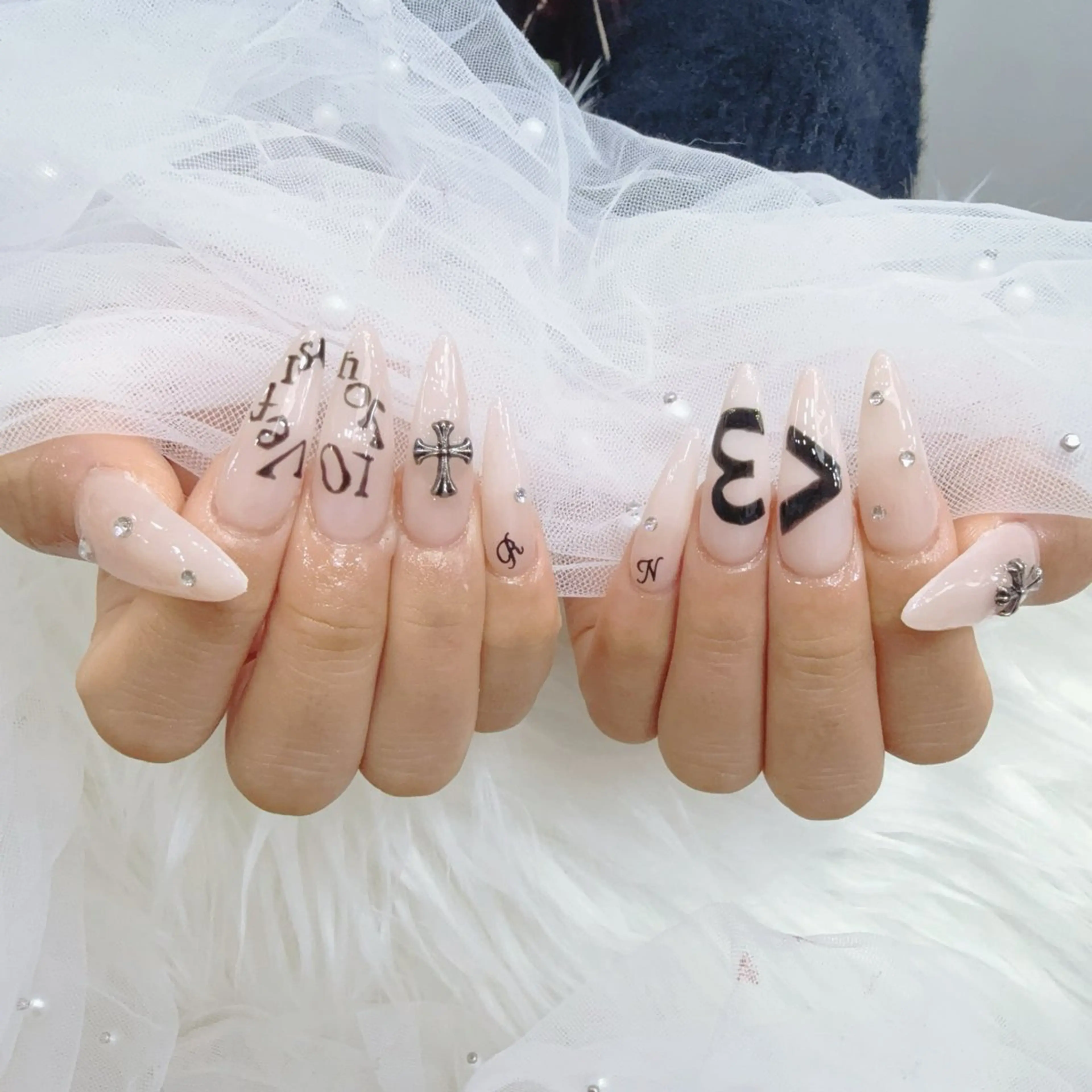 ネイル フットネイル ジェルネイル キラキラネイル マグネットネイル 持ち込み ハンドネイル Diamond  Salon所属・Hain Hainのネイルデザイン