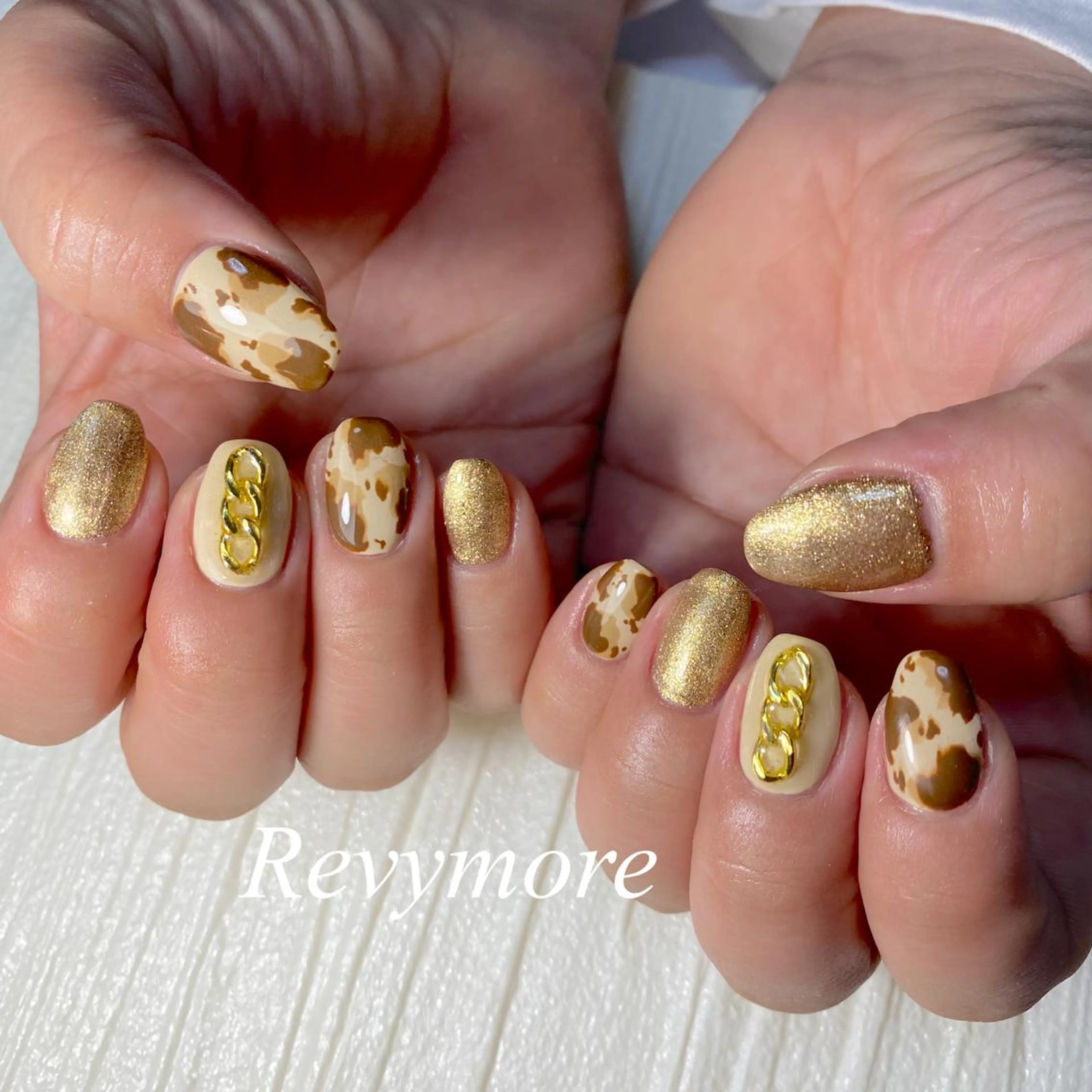 ミディアム ネイル ジェルネイル ニュアンスネイル オフィスネイル シンプルネイル nail salon Revymore所属・nail salon Revymoreのネイルデザイン