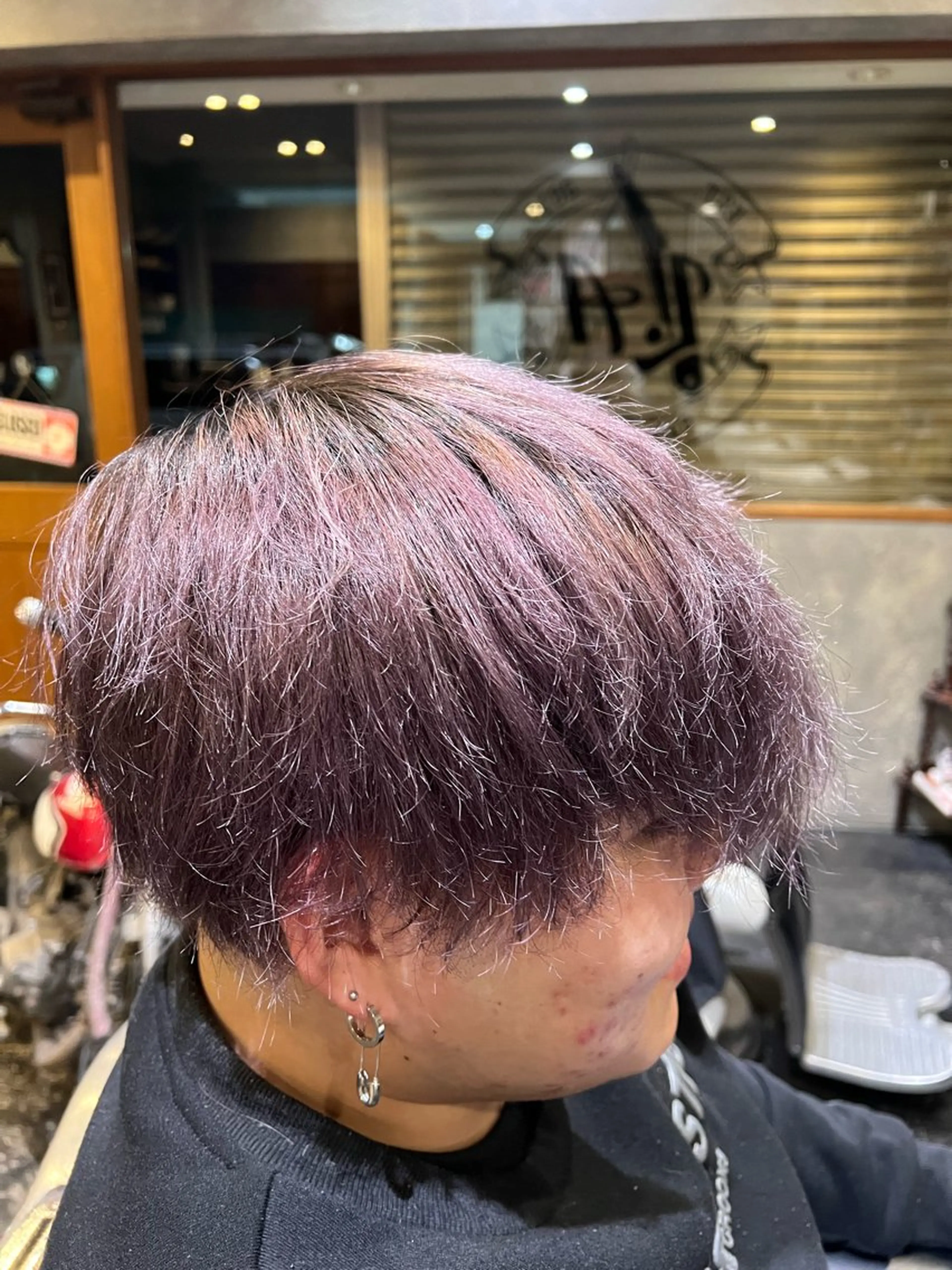 ショート ヘアカラー 中居 優弥のヘアスタイル