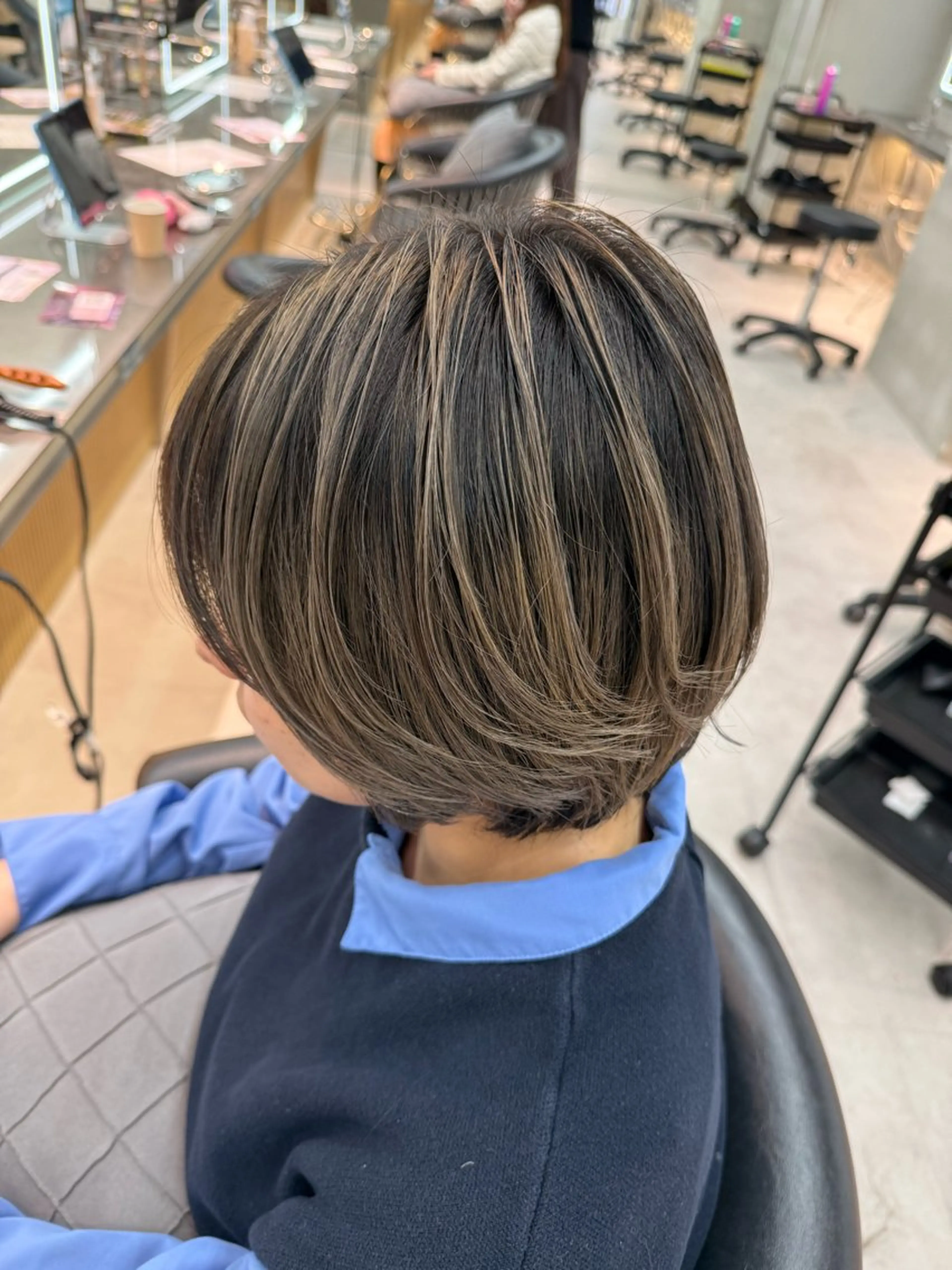 ショート カラー バレイヤージュ 透明感カラー ハイライトカラー 卒業式のヘアスタイル ハイライト カット ✨レイヤー/韓国 /✨ヘア山下　遥のヘアスタイル