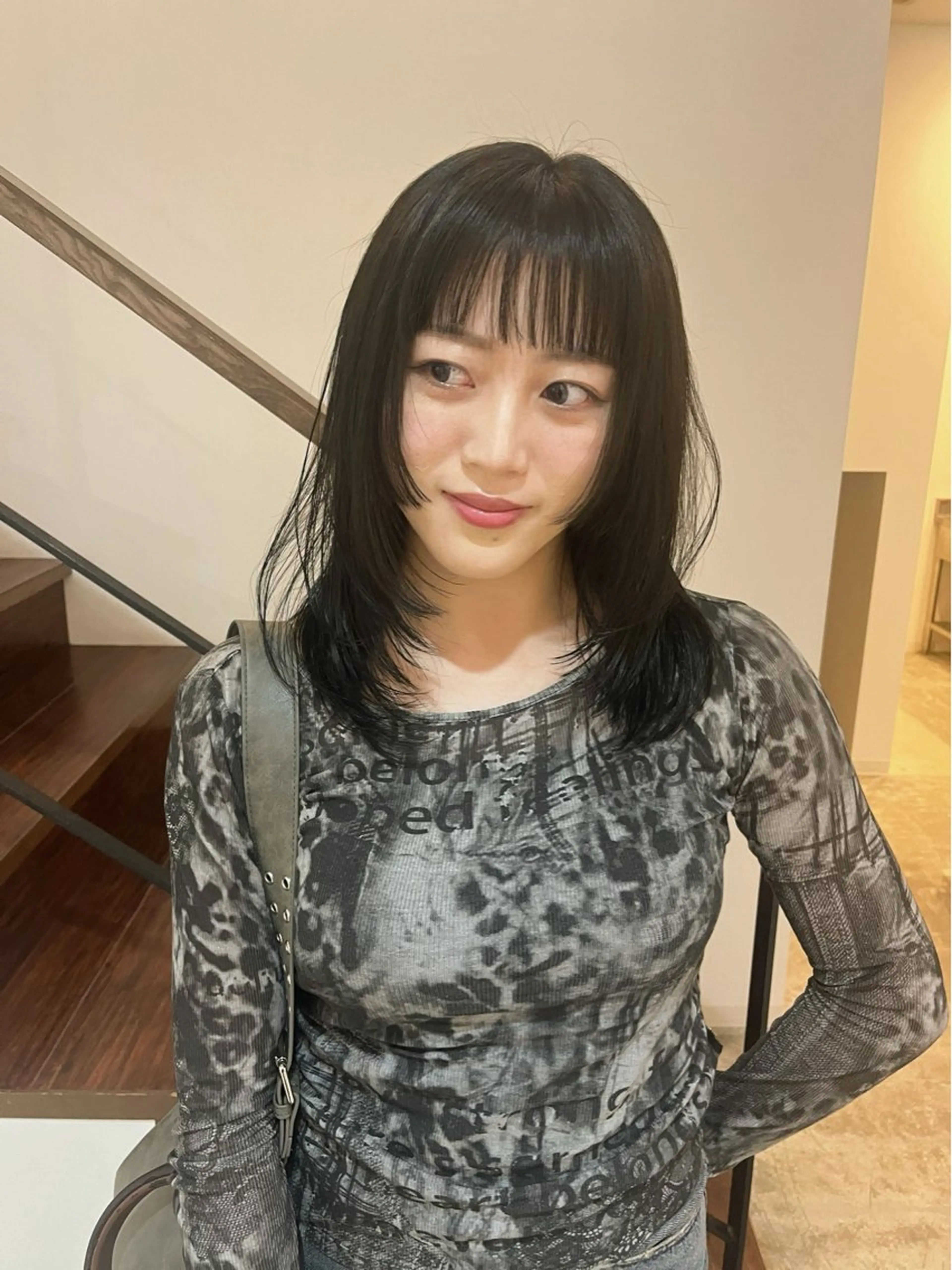 ミディアム レイヤーカット 小顔カット BE HERE NOW N°04野々市三納店所属・イタヤ マイカのヘアスタイル