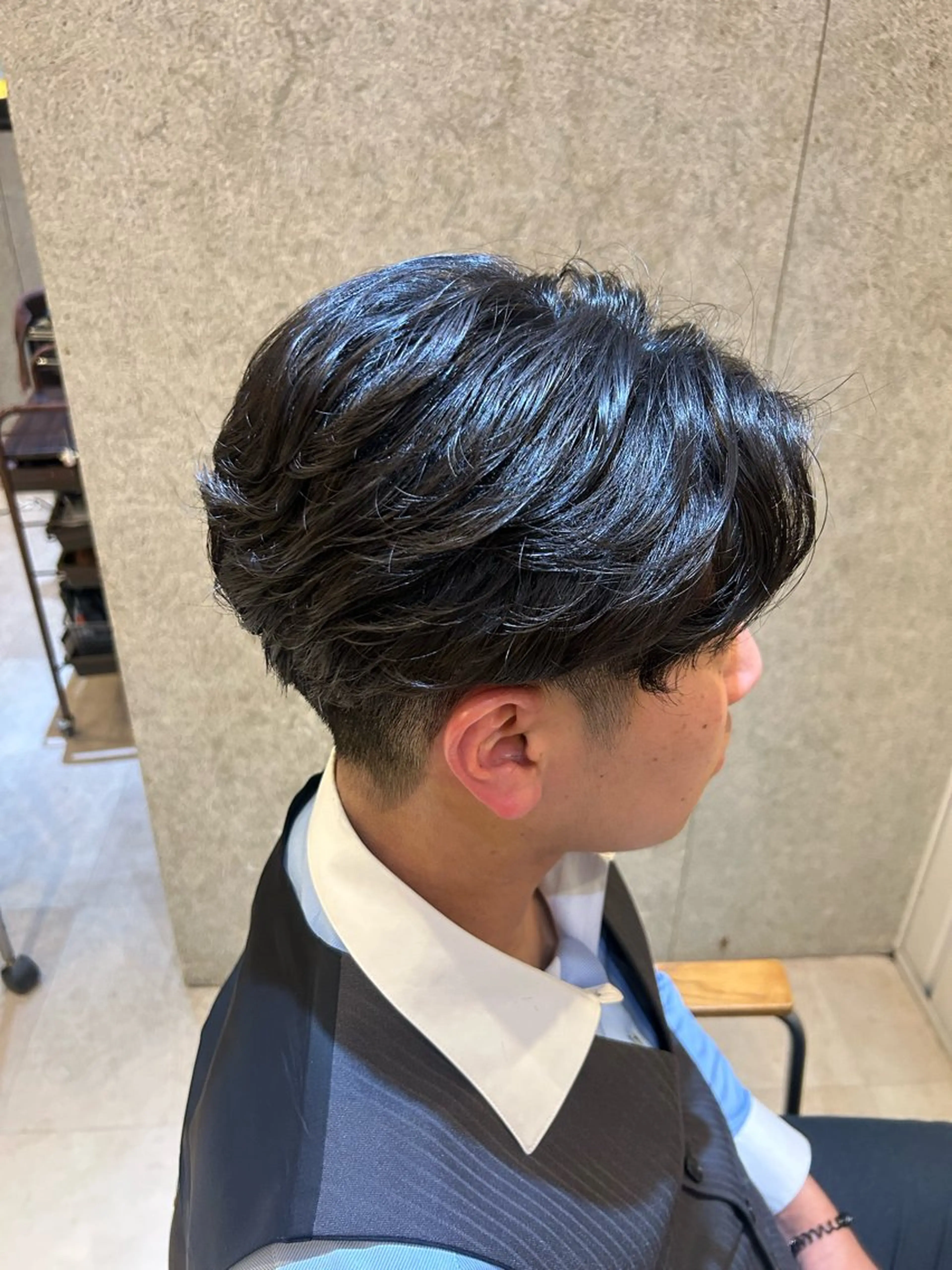 パーマ メンズ フェザーパーマ メンズパーマ カット パーマ 愛されカラー.💕 ゆるふわ✨meguのヘアスタイル