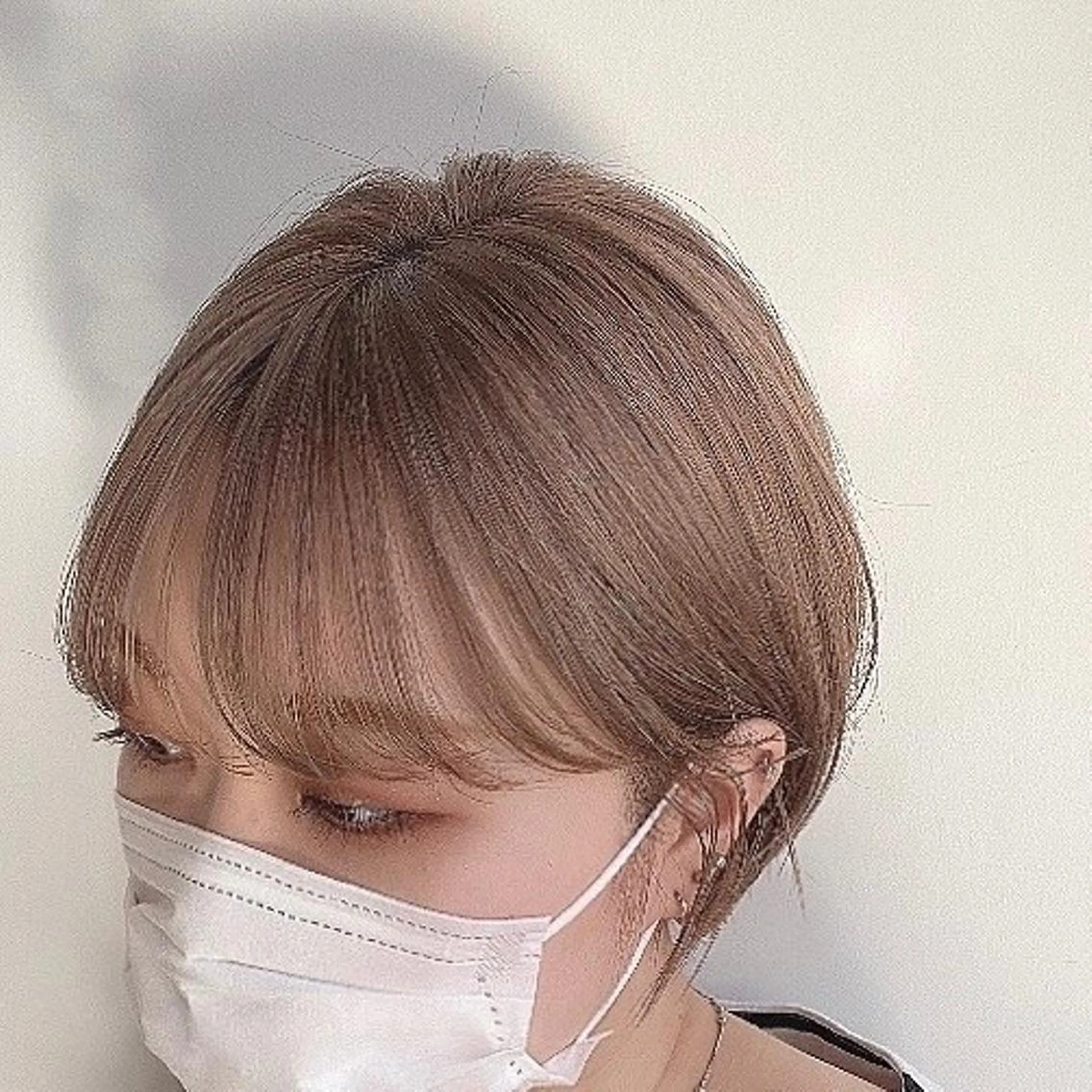 ショート カラー ベージュカラー あやめ【顔まわり/レ イヤー/柔らかカラ】のヘアスタイル