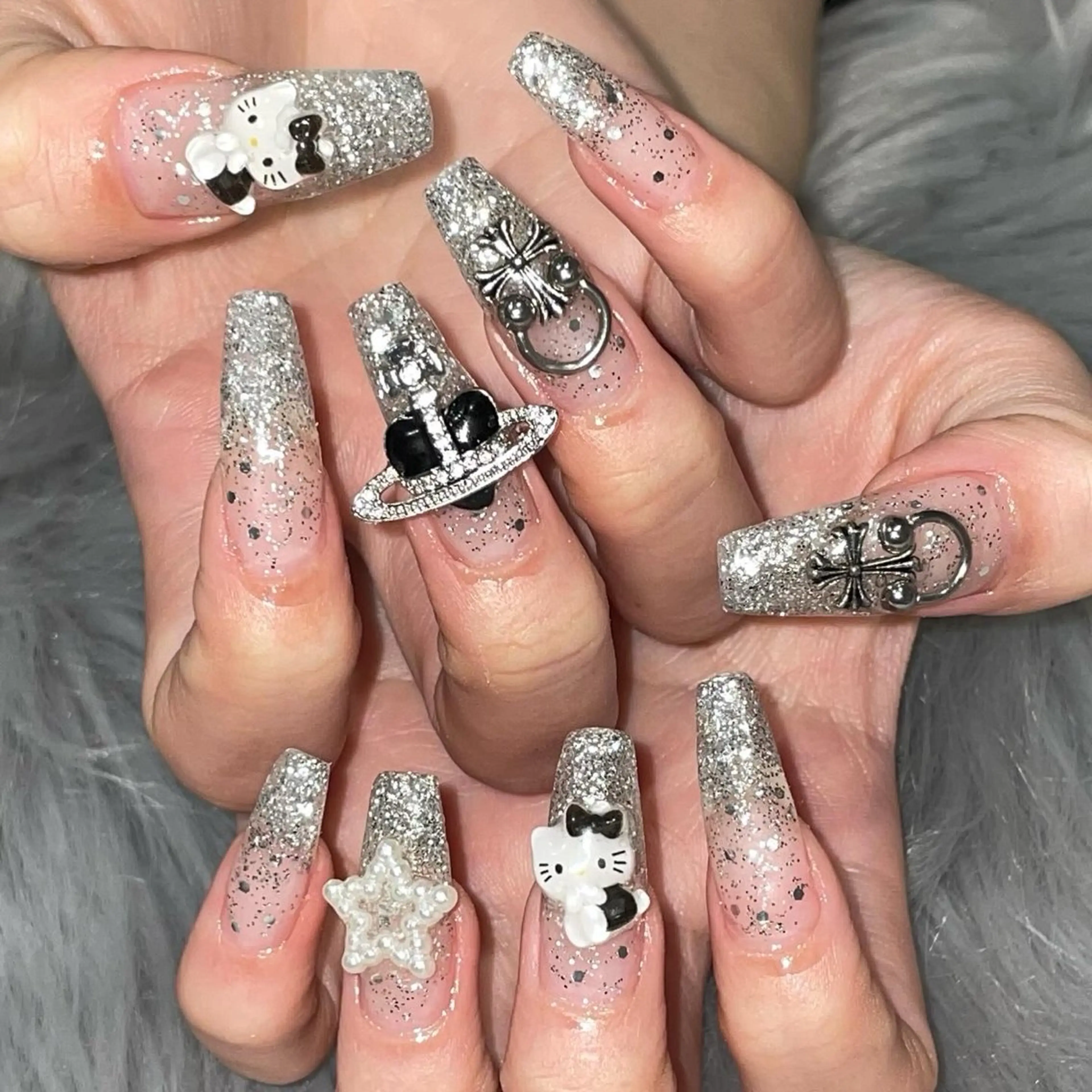 ネイル 長さ出し ラメ(グリッター) RICO NAIL所属・RICO Nail パーツつけ放題🌈のネイルデザイン