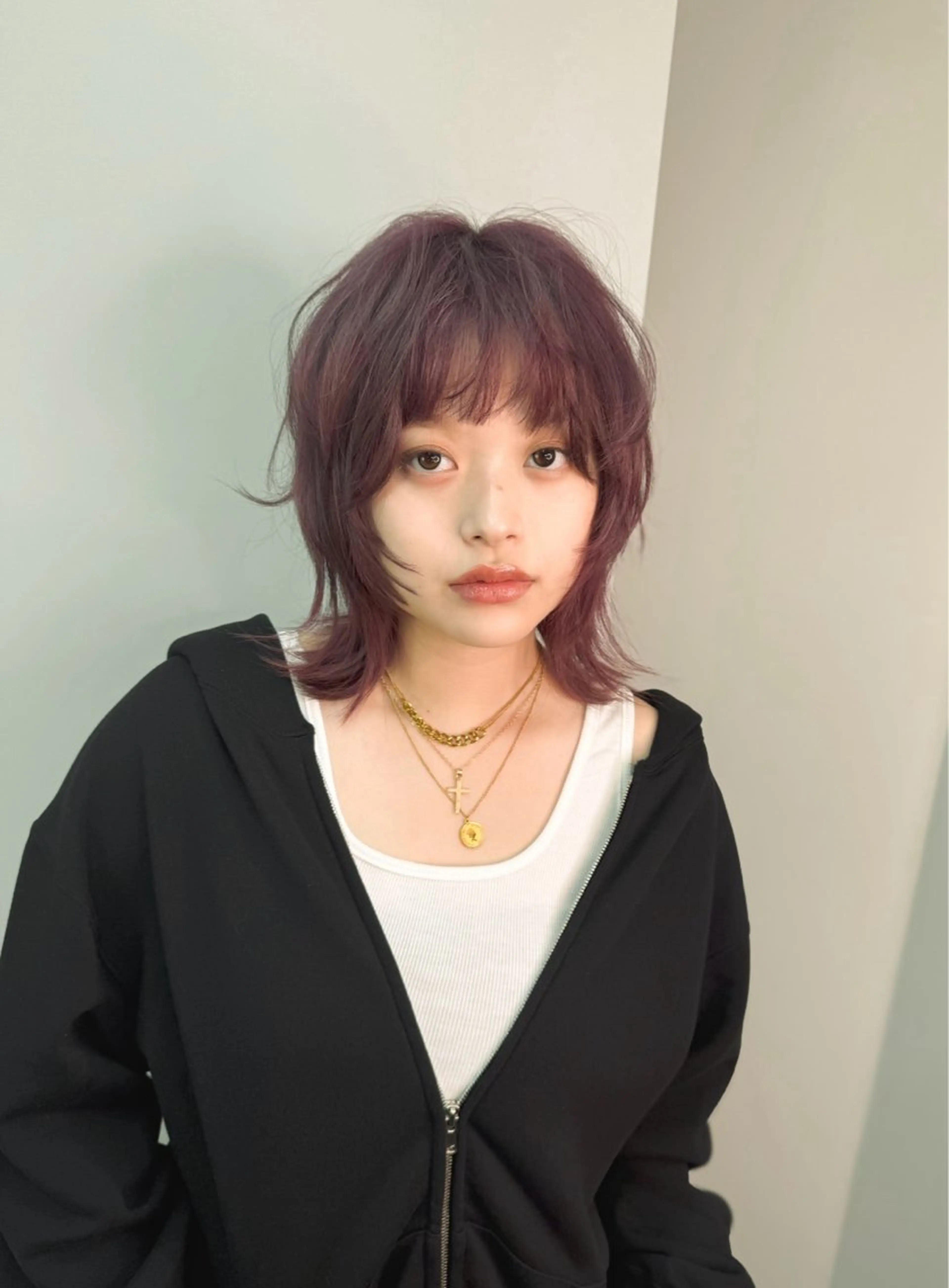 ミディアム カラー ウルフカット パーマ＊ 顔まわり似合わせのヘアスタイル