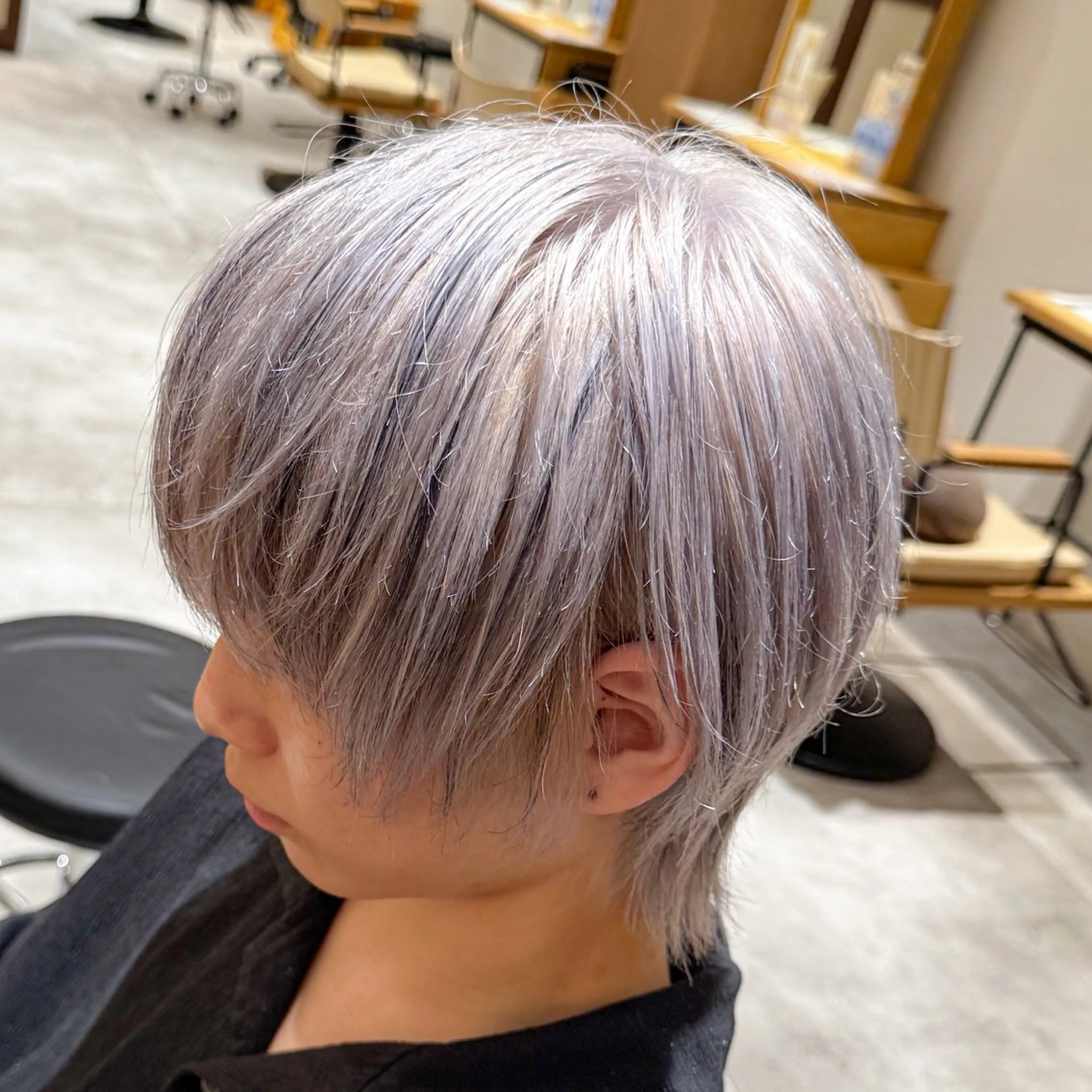 ショート カラー メンズ シルバー ホワイトシルバー ヘアカラー 吉田 新平のヘアスタイル