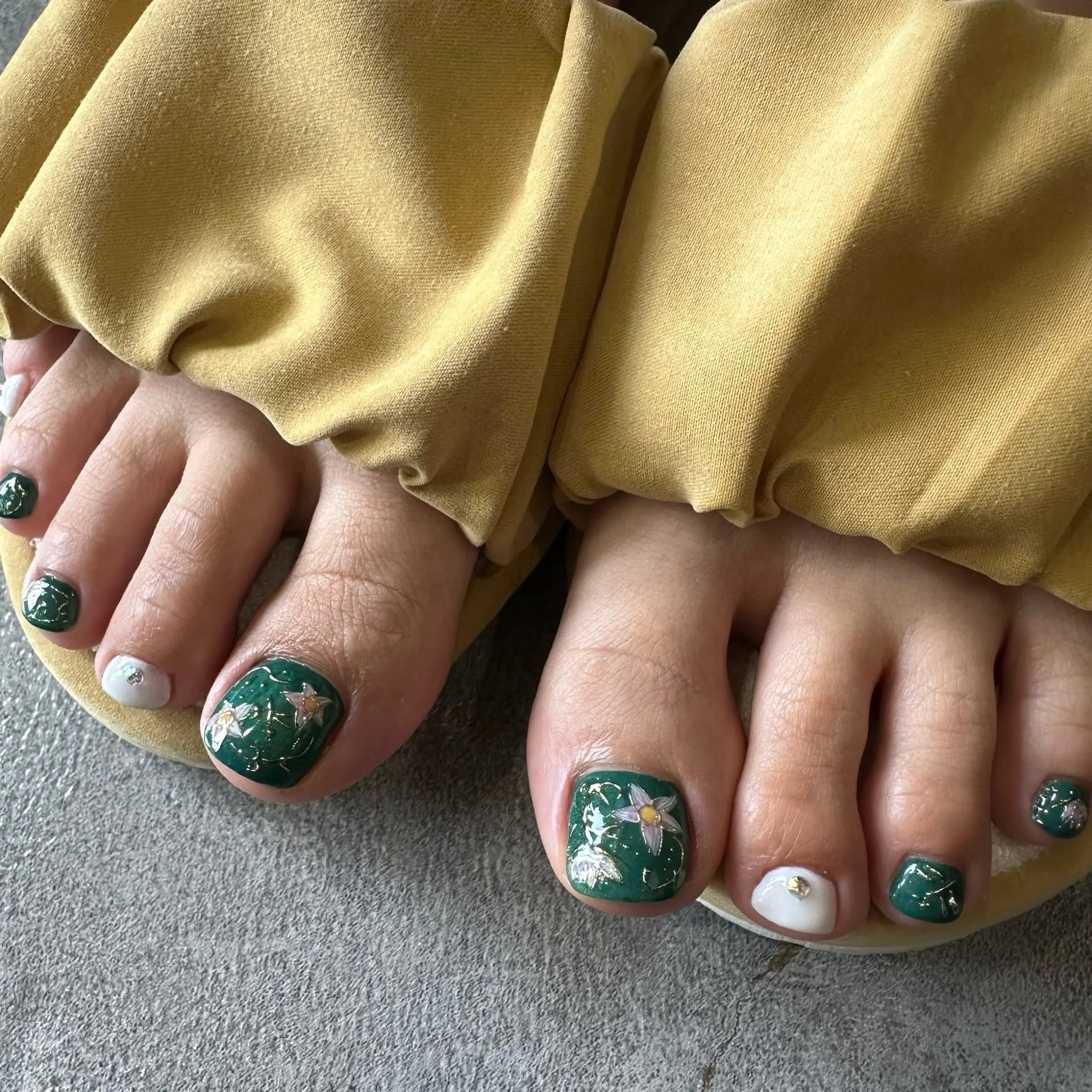 ネイル フットネイル atelier salon Mar’s鶴ヶ島 アットホームサロン所属・a Tomokaのネイルデザイン