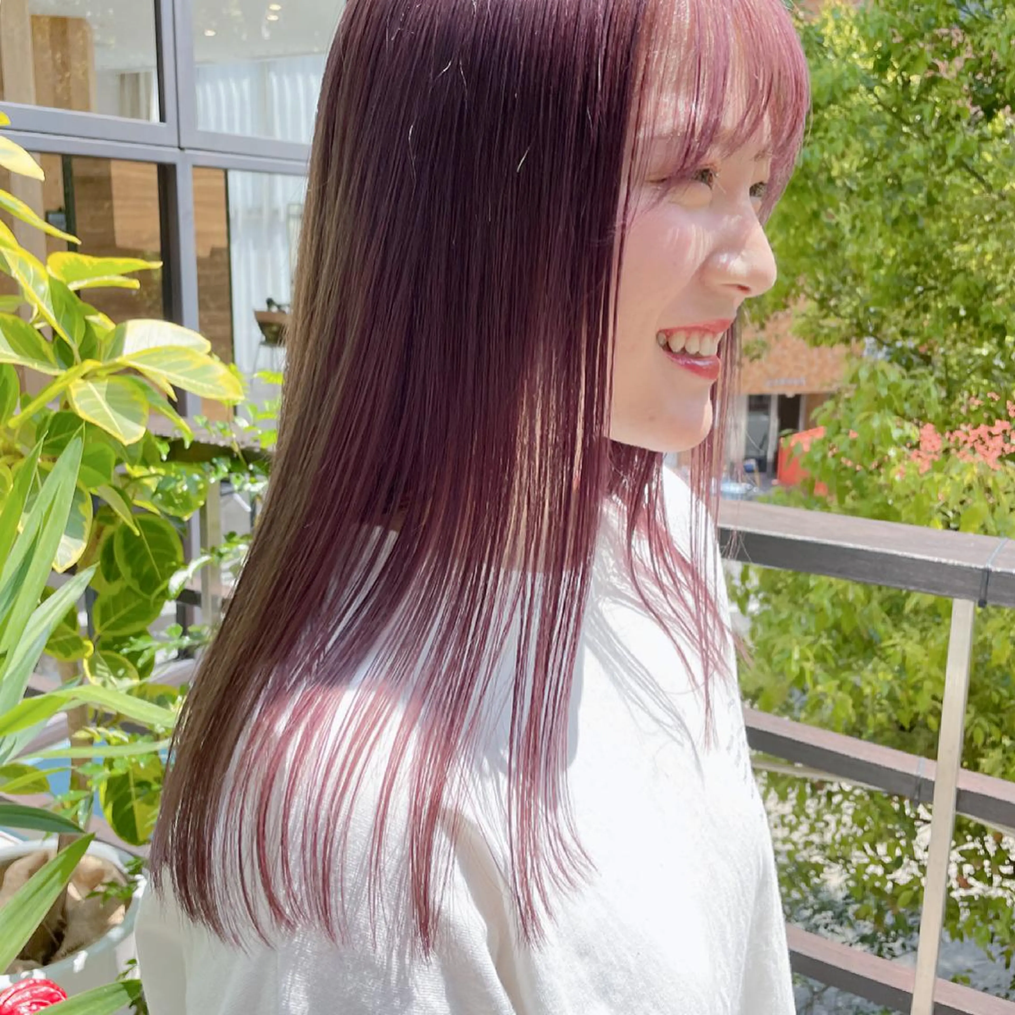 ミディアム カラー VIEWユリナ メイク/ カットのヘアスタイル