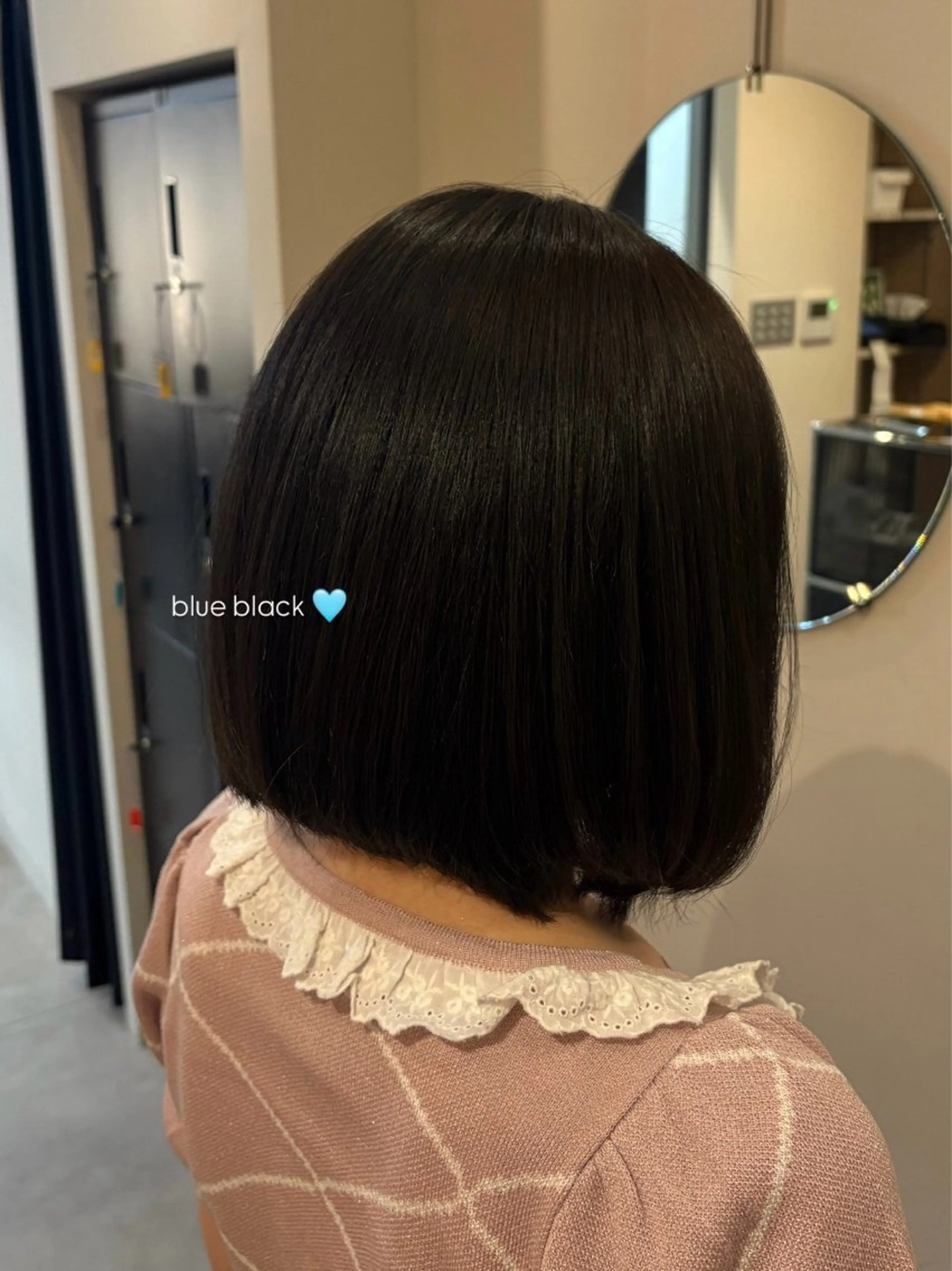 ミディアム カラー 黒髪 ブルーカラー ブルーブラック 透明感カラー 殿守 優貴のヘアスタイル