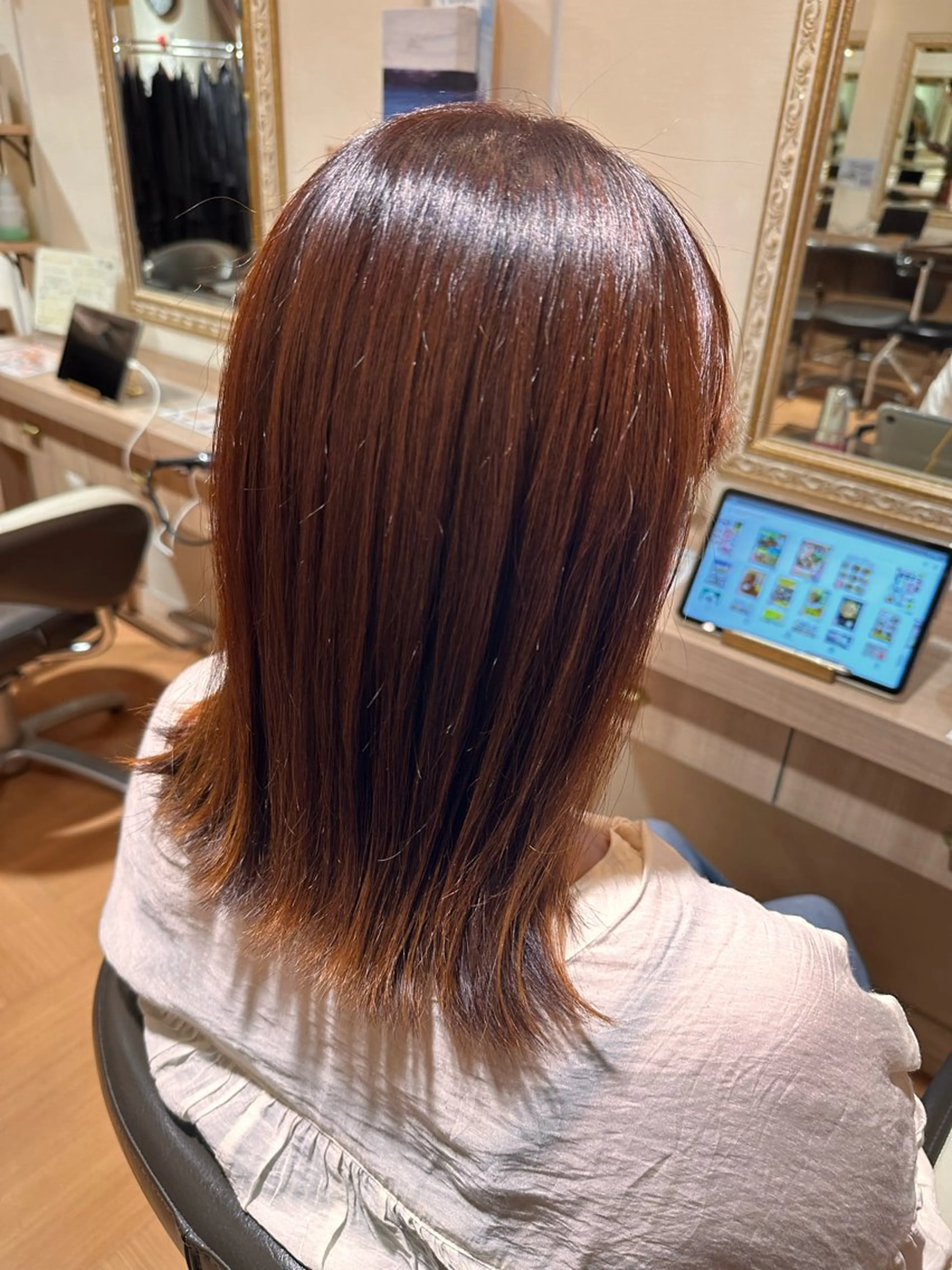 ミディアム コタロウ🐯 大通り　美容室のヘアスタイル