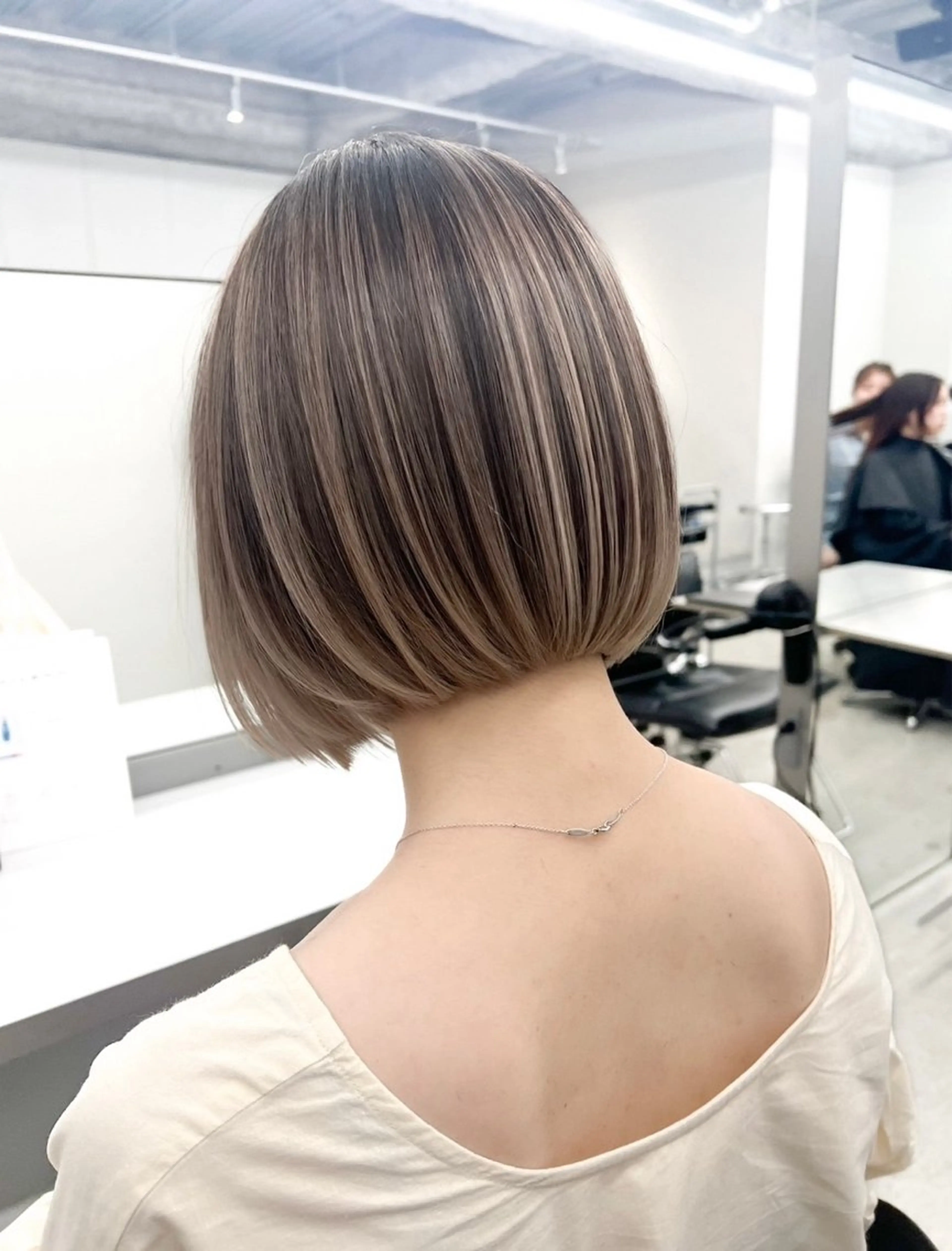 ショート カラー 艶髪ハイトーン 💎凜💎のヘアスタイル